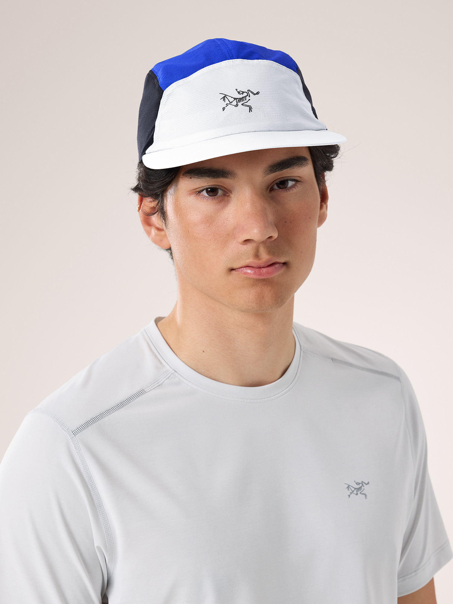 Product Image https://product.arcteryx.co.kr/images/products/683932/S24_X000007771_details_Norvan_Regular_Brim_Hat_Solitude_Multi_Front_View.jpg