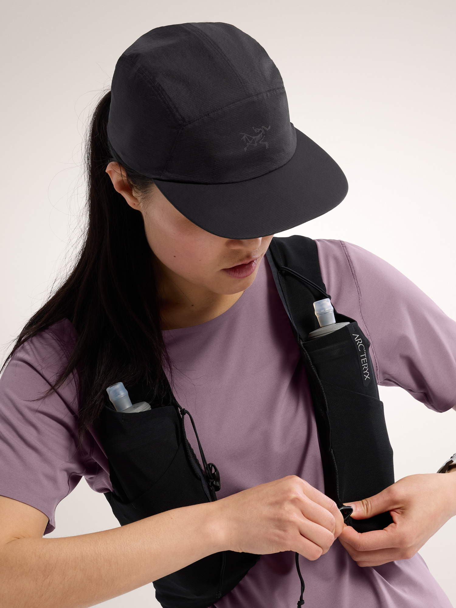 Product Image https://product.arcteryx.co.kr/images/products/684488/F24_X000007771_details_Norvan_Regular_Brim_Hat_Black_Hover.jpg