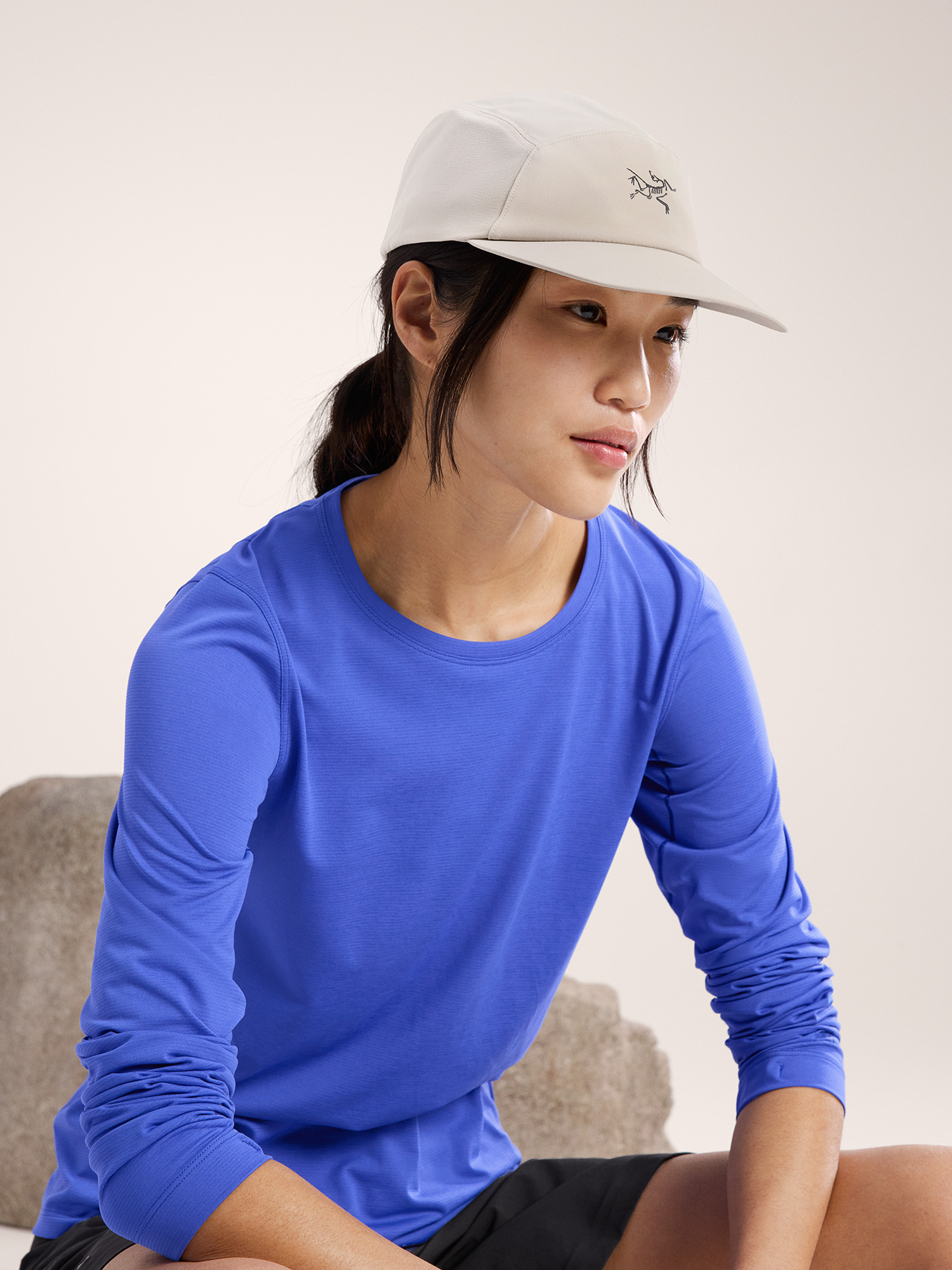 Product Image https://product.arcteryx.co.kr/images/products/685044/S25_X000009484_details_Gamma_5_Panel_Cap_Rune_Black_Hover.jpg