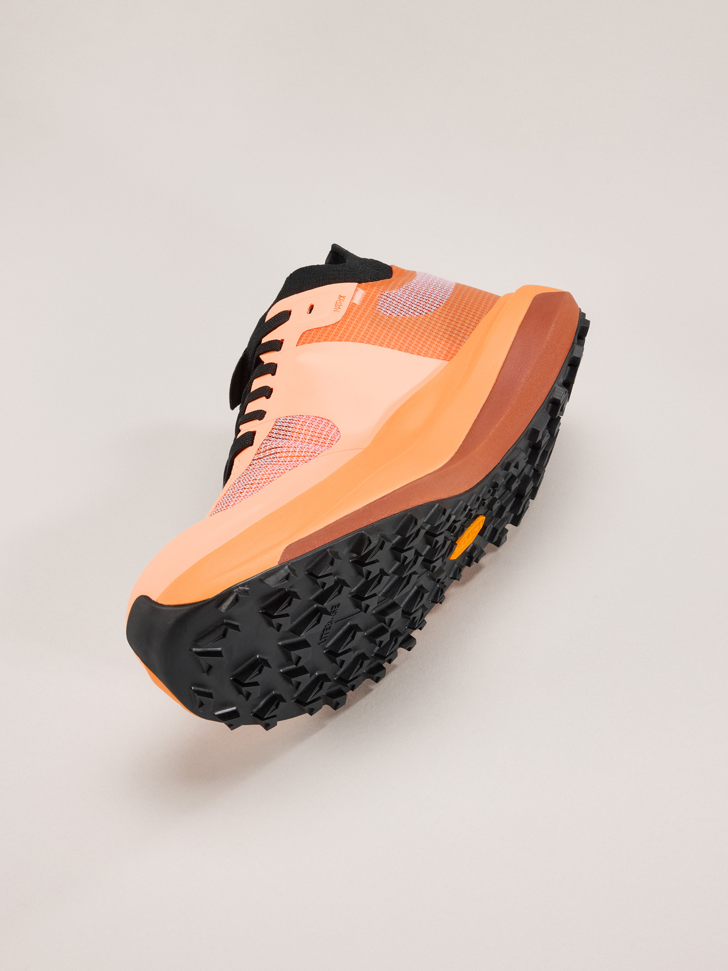 Product Image https://product.arcteryx.co.kr/images/products/685074/S25_X000010077_details_Sylan_Pro_Shoe_Luminary_Luminary_Side.jpg
