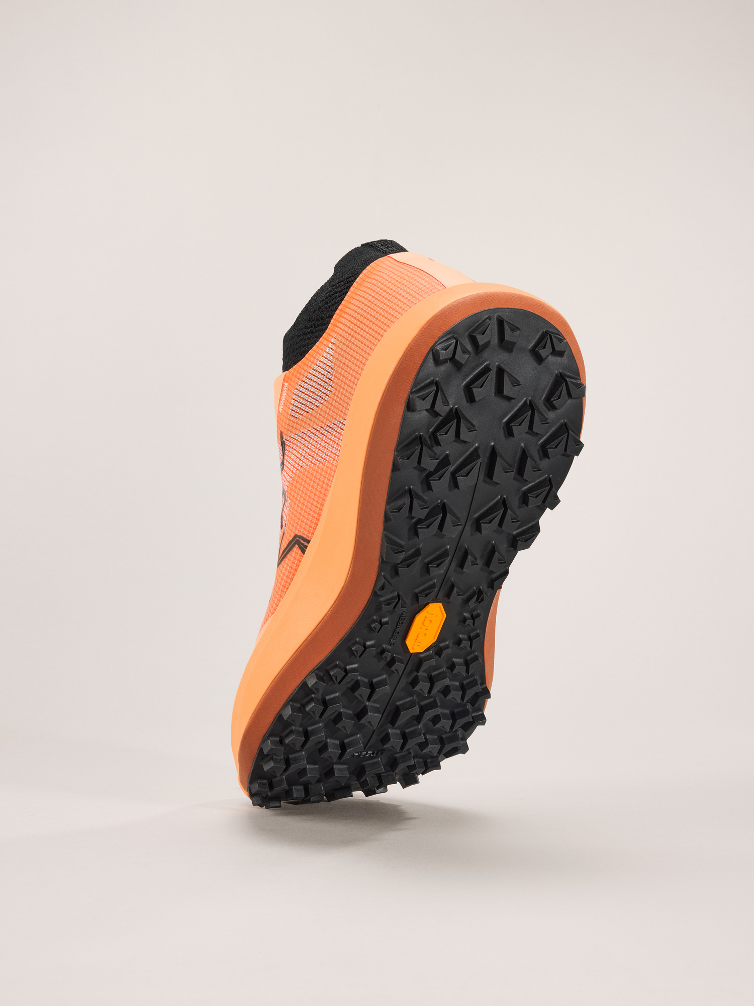 Product Image https://product.arcteryx.co.kr/images/products/685074/S25_X000010077_details_Sylan_Pro_Shoe_Luminary_Luminary_Sole.jpg