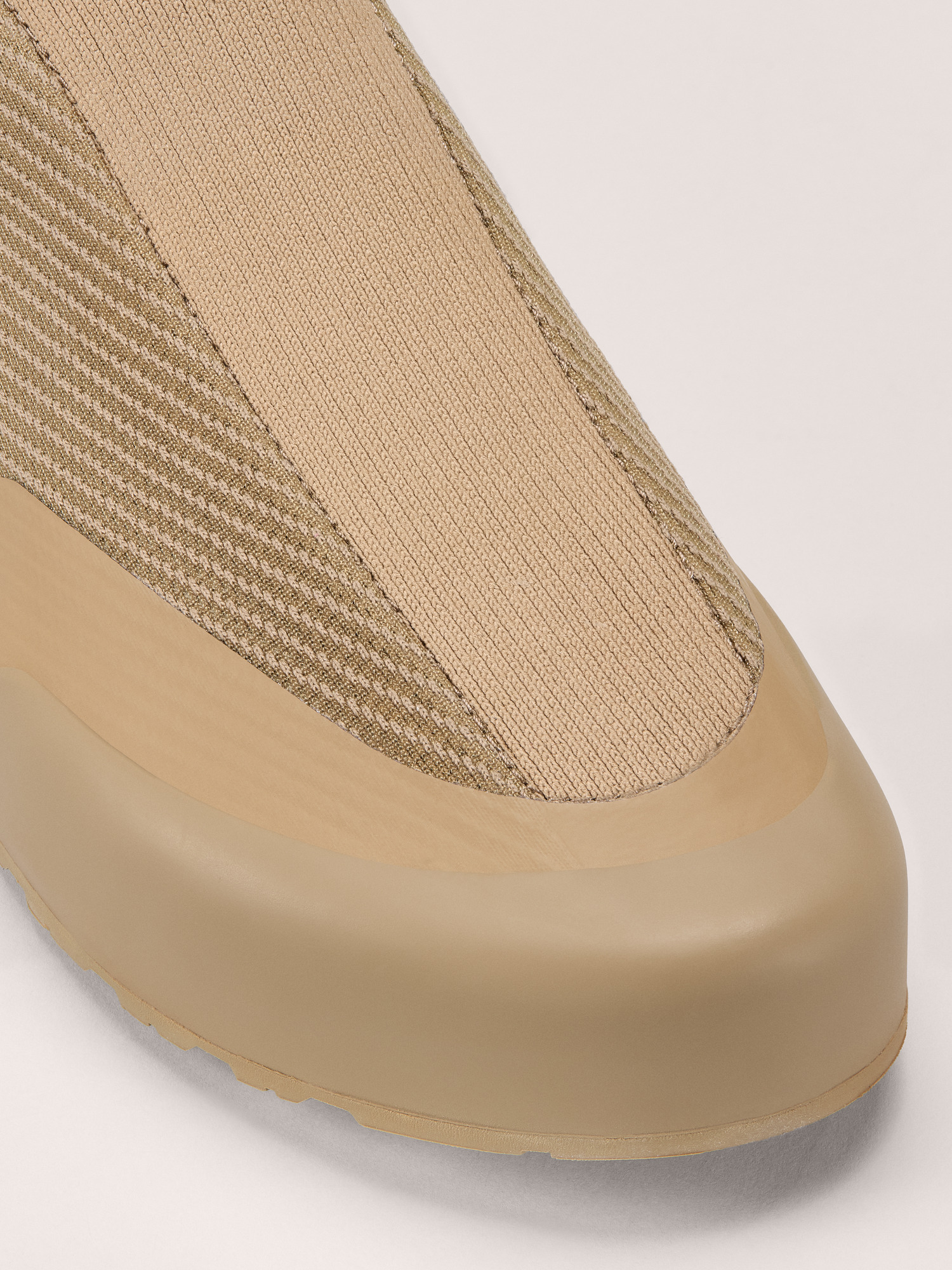 Product Image https://product.arcteryx.co.kr/images/products/685687/F25_X000010110_details_Kragg_Shoe_Canvas_Canvas_Hover.jpg