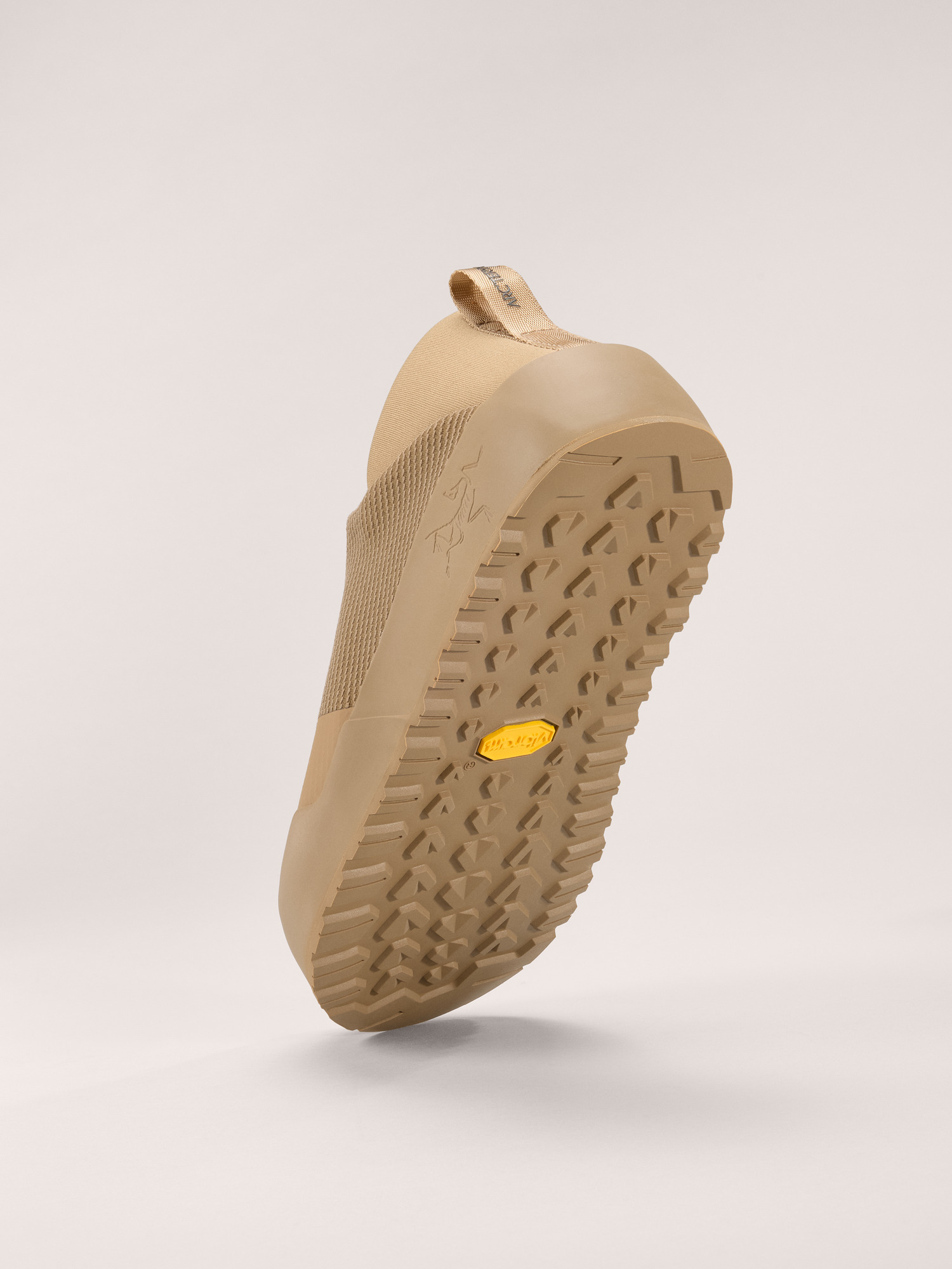 Product Image https://product.arcteryx.co.kr/images/products/685687/F25_X000010110_details_Kragg_Shoe_Canvas_Canvas_Sole.jpg