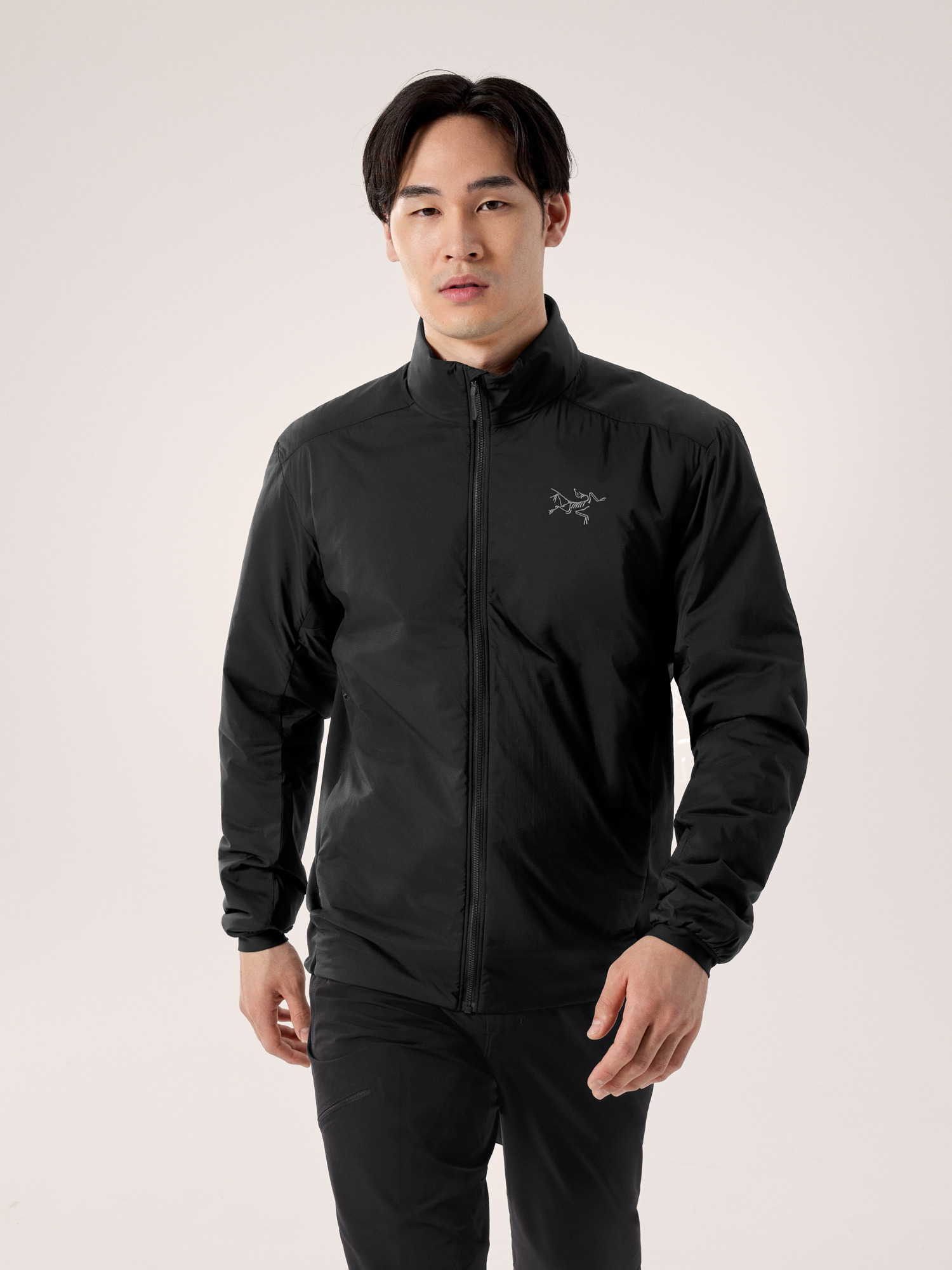 Product Image https://product.arcteryx.co.kr/images/products/685690/F25_X000009561_details_Atom_Jacket_Black_Front_View.jpg