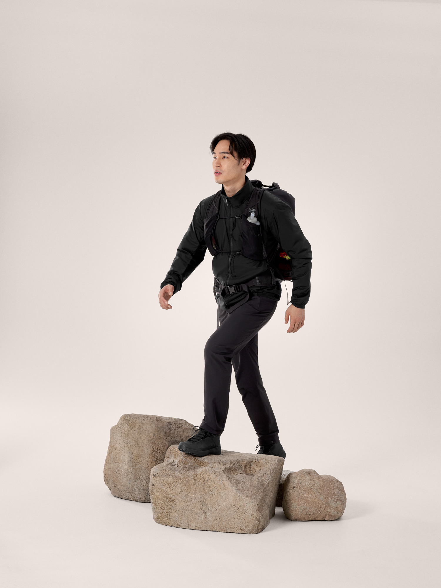 Product Image https://product.arcteryx.co.kr/images/products/685690/F25_X000009561_details_Atom_Jacket_Black_Full_Body.jpg