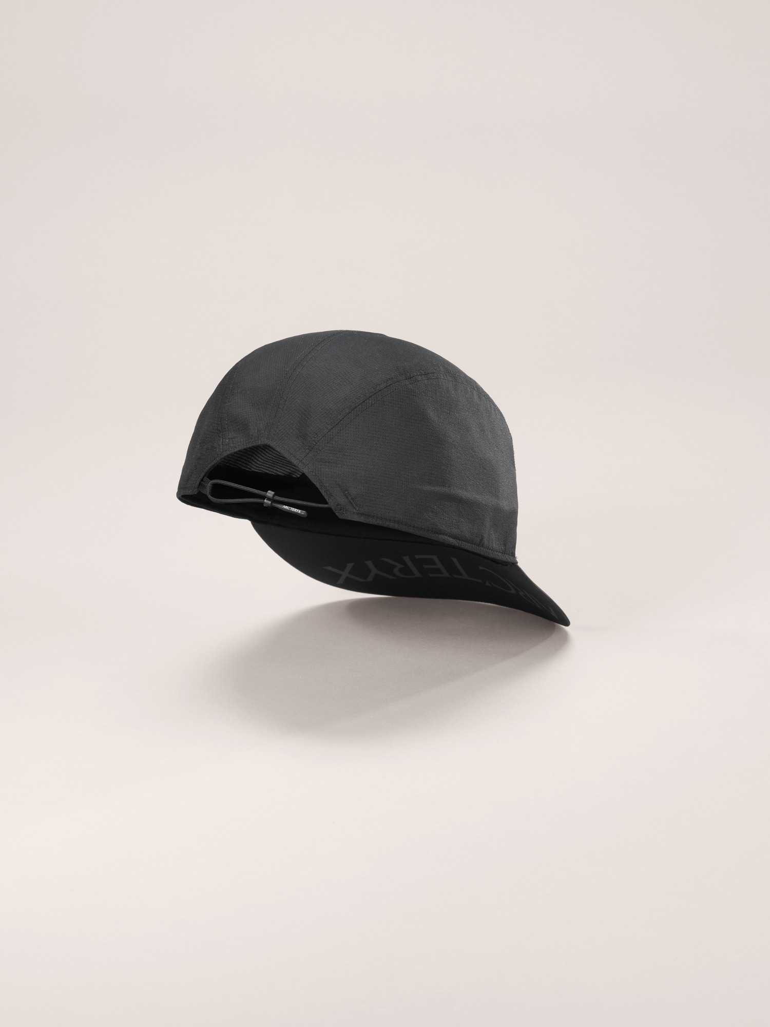Product Image https://product.arcteryx.co.kr/images/products/685695/F25_X000009489_details_Aerios_5_Panel_Cap_Black_Arctic_Silk_Back.jpg