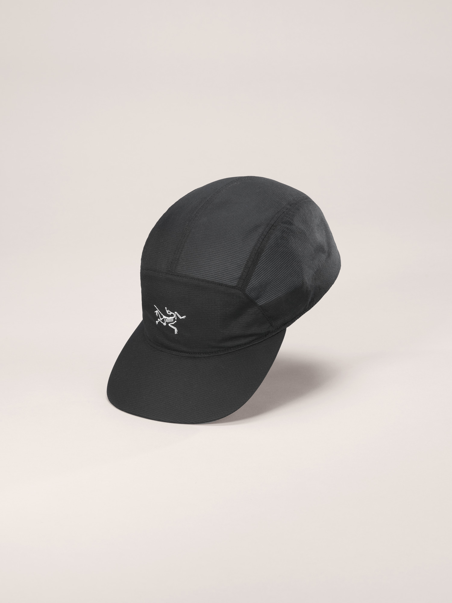 Product Image https://product.arcteryx.co.kr/images/products/685695/F25_X000009489_details_Aerios_5_Panel_Cap_Black_Arctic_Silk_Front.jpg