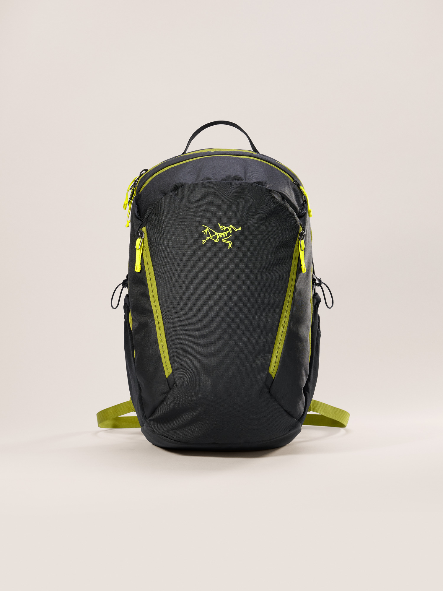 Product Image https://product.arcteryx.co.kr/images/products/685702/F25_X000009825_details_Mantis_26_Backpack_Black_Olive_Moss_Front.jpg