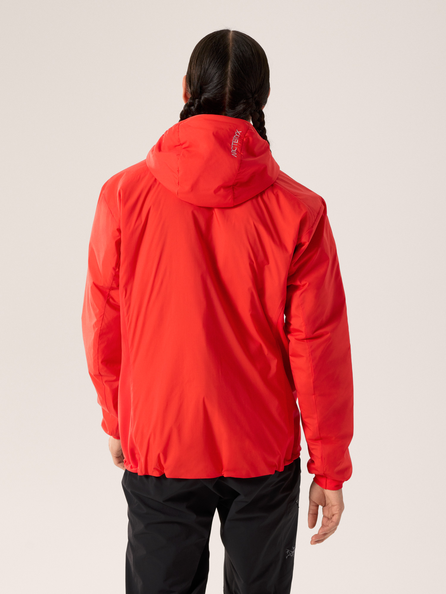 Product Image https://product.arcteryx.co.kr/images/products/685754/F25_X000009556_details_Atom_Hoody_Dynasty_Back_View.jpg