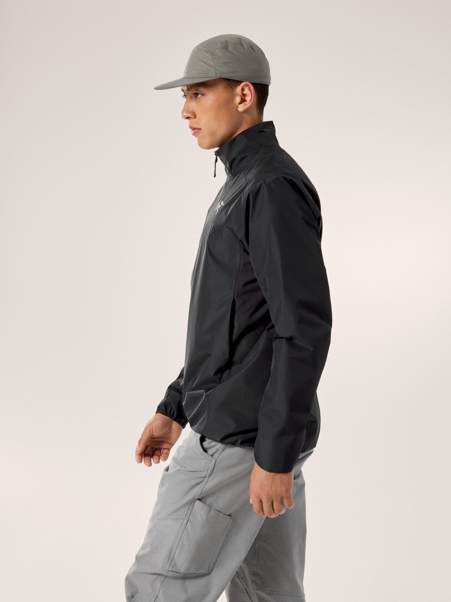 Product Image https://product.arcteryx.co.kr/images/products/685914/F25_X000009650_details_Solano_Jacket_Black_Side_View.jpg