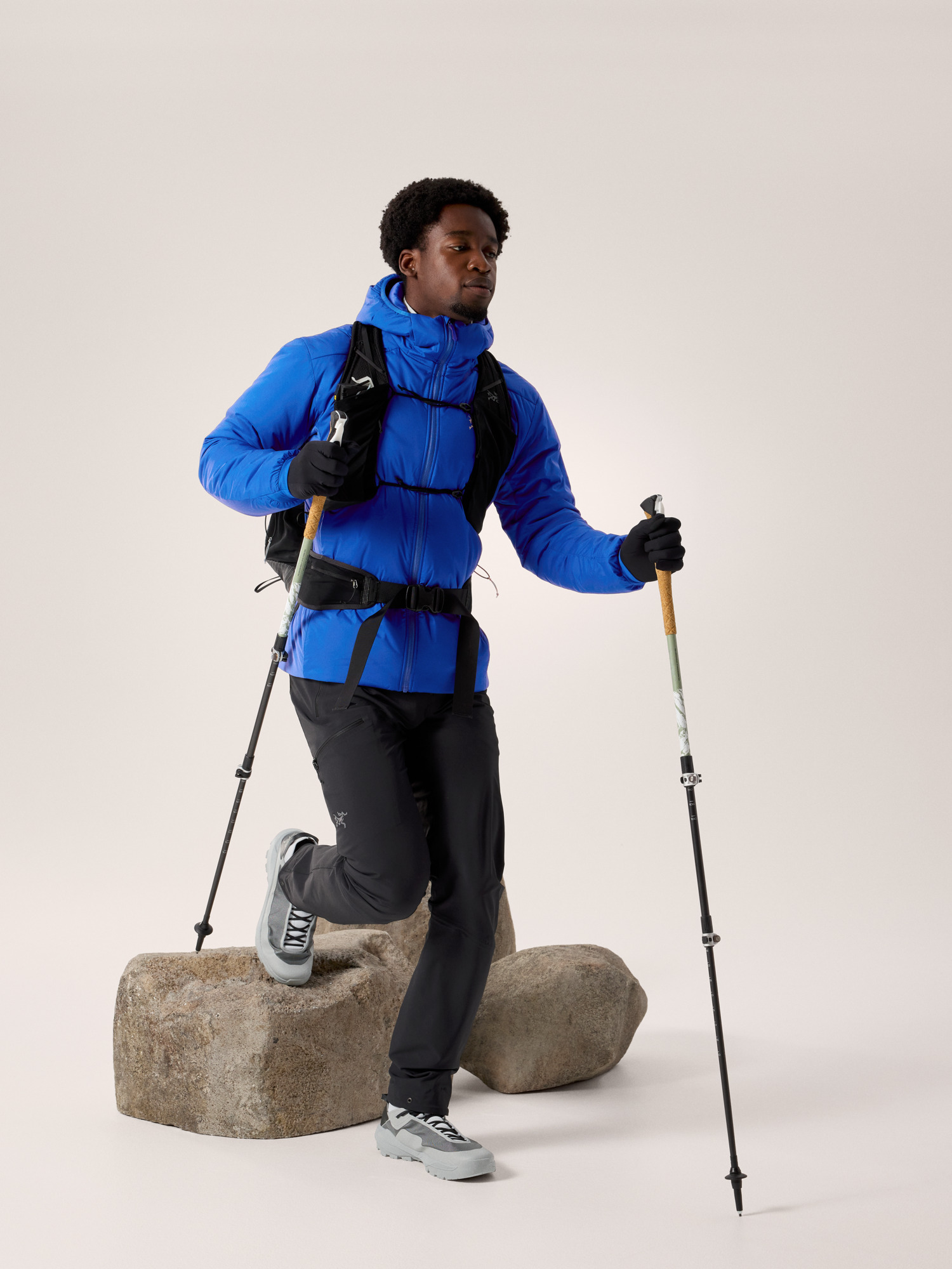Product Image https://product.arcteryx.co.kr/images/products/685931/F25_X000009902_details_Atom_SV_Hoody_Vitality_Full_Body.jpg