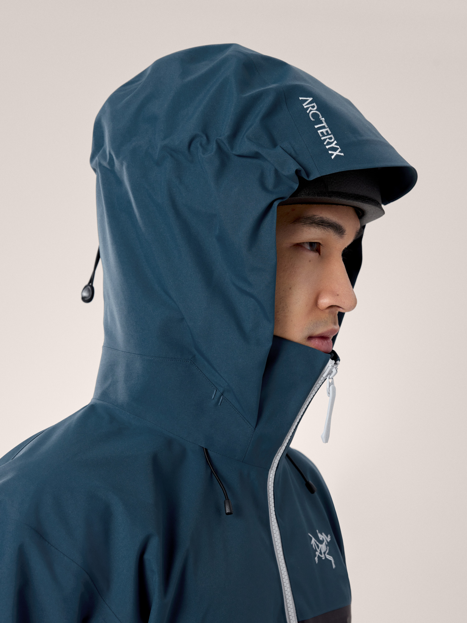Product Image https://product.arcteryx.co.kr/images/products/685933/F25_X000009906_details_Beta_AR_Jacket_Lodestar_Hood.jpg