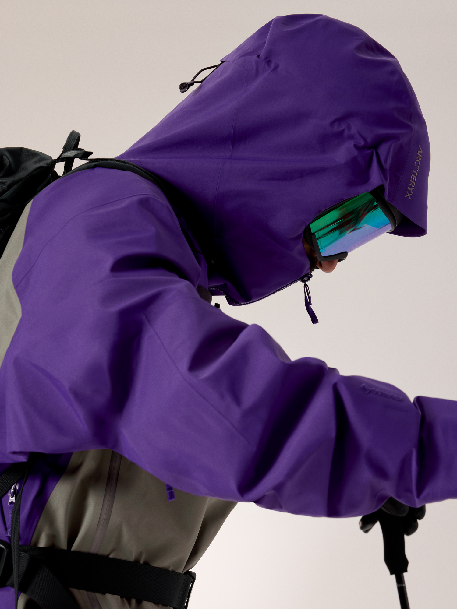 Product Image https://product.arcteryx.co.kr/images/products/685952/F25_X000010536_details_Sabre_Jacket_Azalea_Forage_Hood.jpg