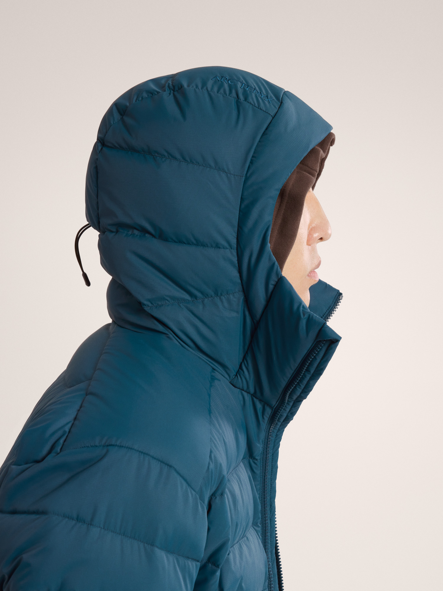 Product Image https://product.arcteryx.co.kr/images/products/685954/F25_X000010543_details_Thorium_Hoody_Nightscape_Hood.jpg
