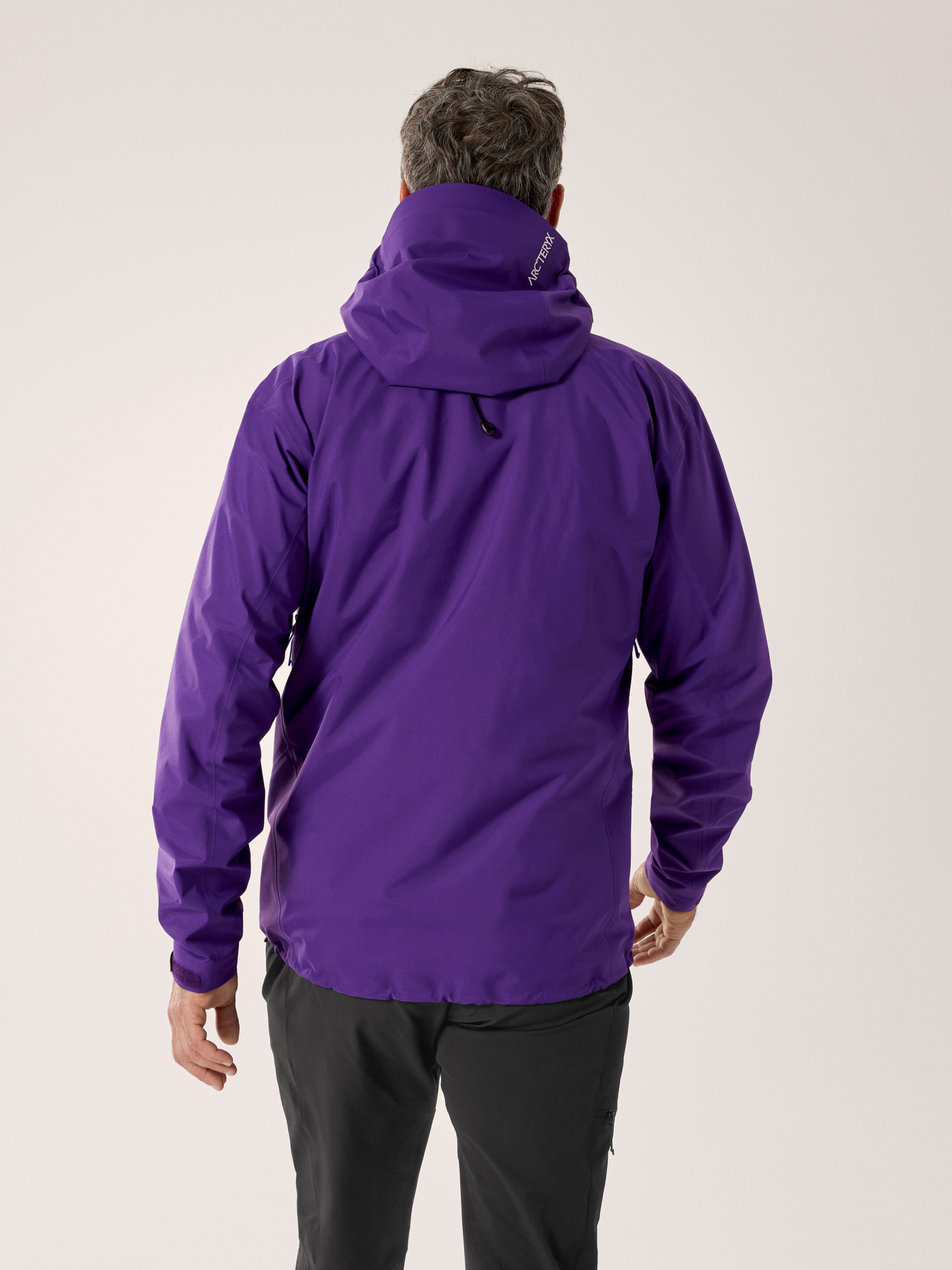 Product Image https://product.arcteryx.co.kr/images/products/685957/F25_X000010552_details_Beta_SL_Jacket_Azalea_Back_View.jpg