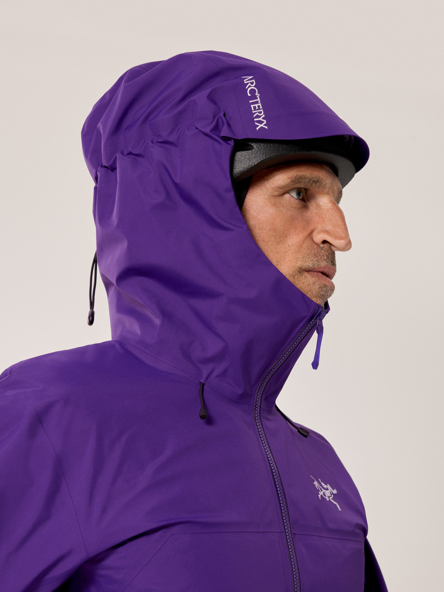 Product Image https://product.arcteryx.co.kr/images/products/685957/F25_X000010552_details_Beta_SL_Jacket_Azalea_Hood.jpg