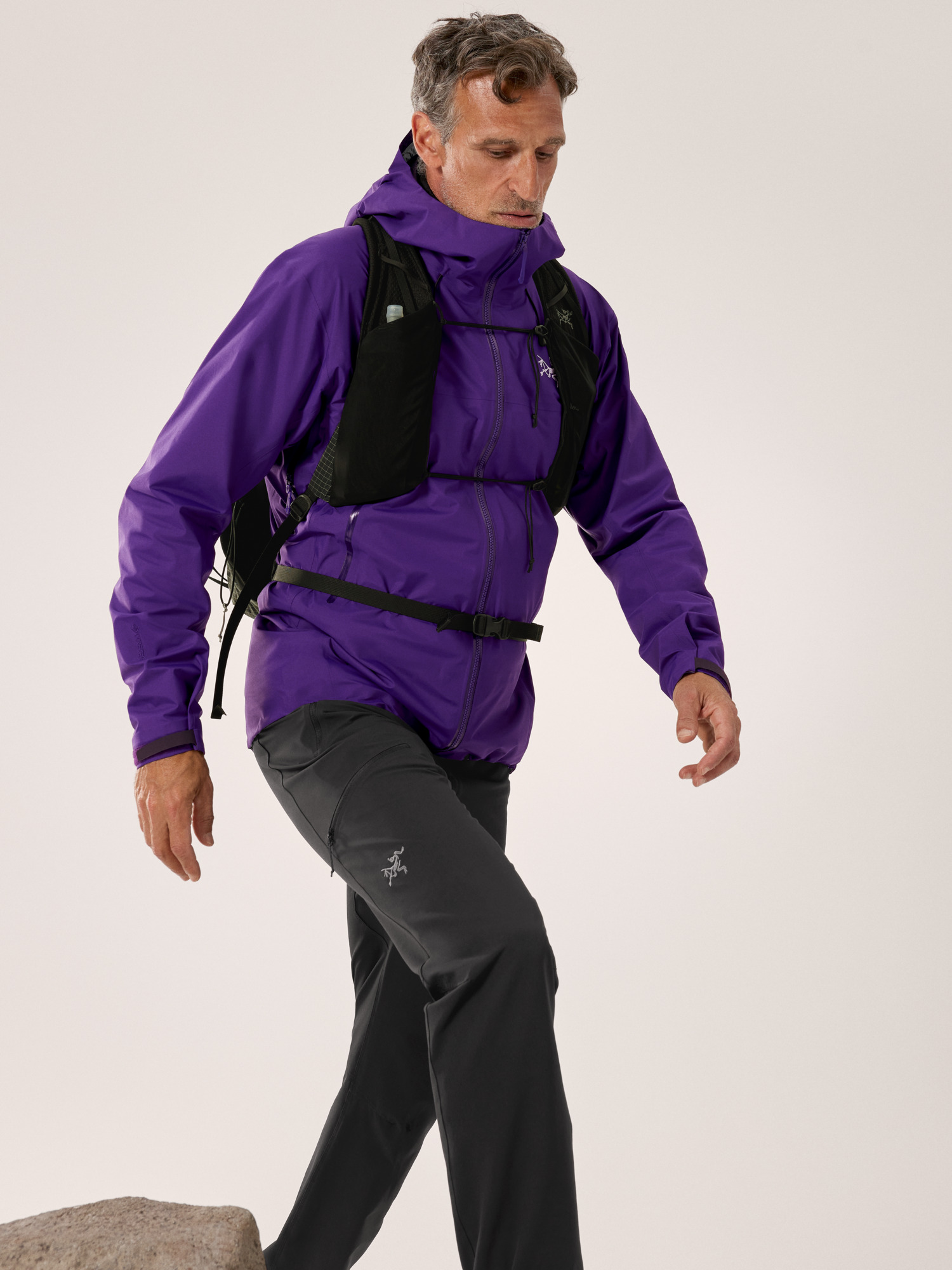 Product Image https://product.arcteryx.co.kr/images/products/685957/F25_X000010552_details_Beta_SL_Jacket_Azalea_Hover.jpg