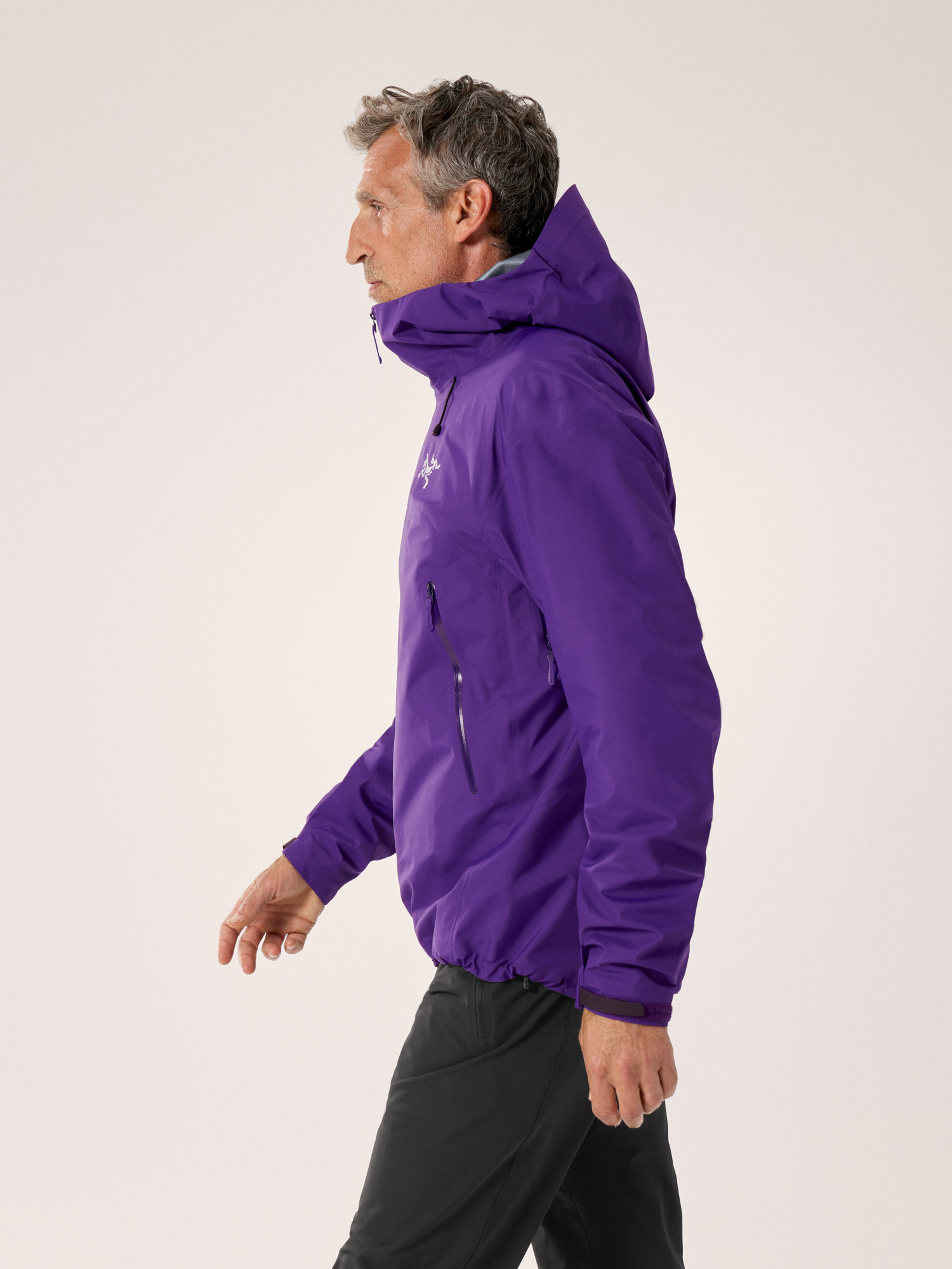 Product Image https://product.arcteryx.co.kr/images/products/685957/F25_X000010552_details_Beta_SL_Jacket_Azalea_Side_View.jpg
