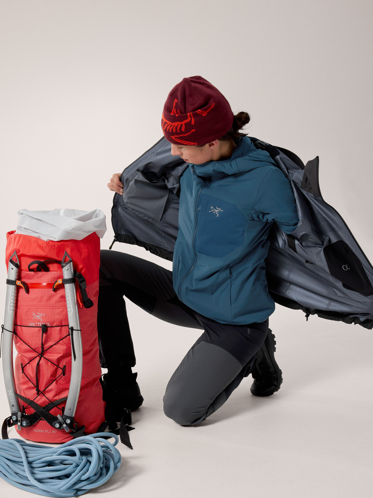 Product Image https://product.arcteryx.co.kr/images/products/685965/F25_X000009095_details_Proton_Hoody_Nightscape_Women_s_Hover.jpg