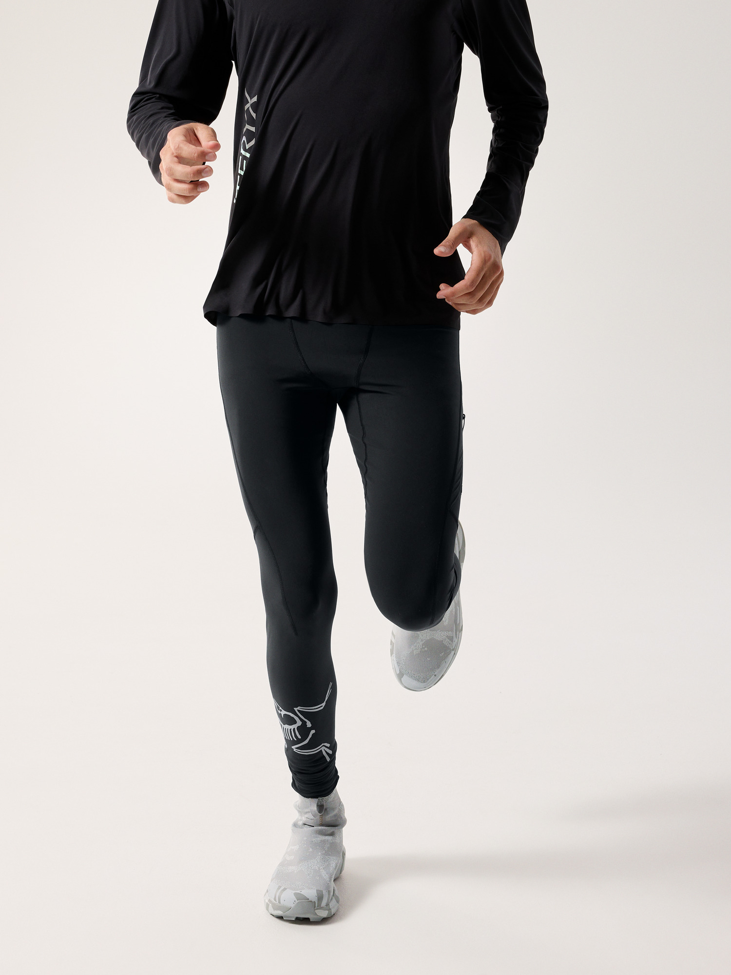 Product Image https://product.arcteryx.co.kr/images/products/686032/F25_X000010126_details_Norvan_Tight_Black_Front_View.jpg