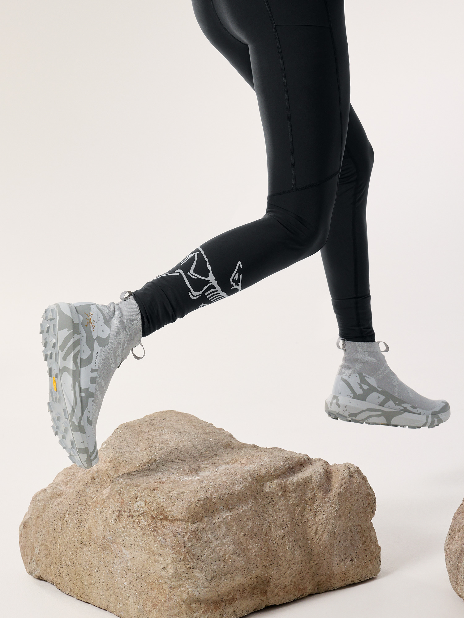 Product Image https://product.arcteryx.co.kr/images/products/686032/F25_X000010126_details_Norvan_Tight_Black_Hover.jpg