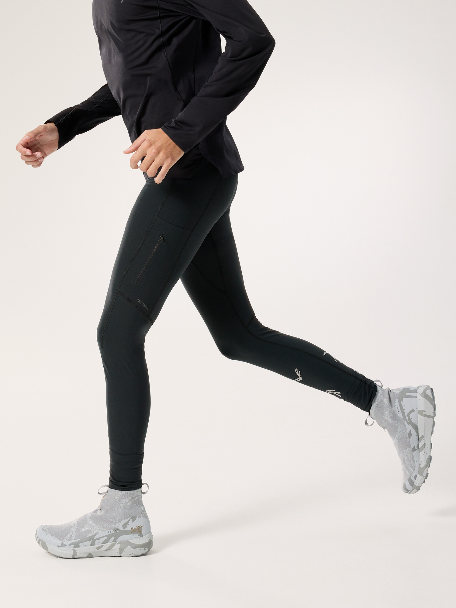 Product Image https://product.arcteryx.co.kr/images/products/686032/F25_X000010126_details_Norvan_Tight_Black_Side_View.jpg