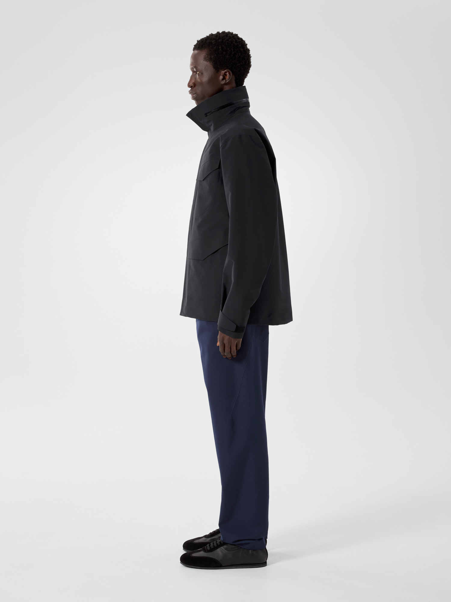 Product Image https://product.arcteryx.co.kr/images/products/686131/F25_X000009942_details_Field_Jacket_Black_Side_View.jpg