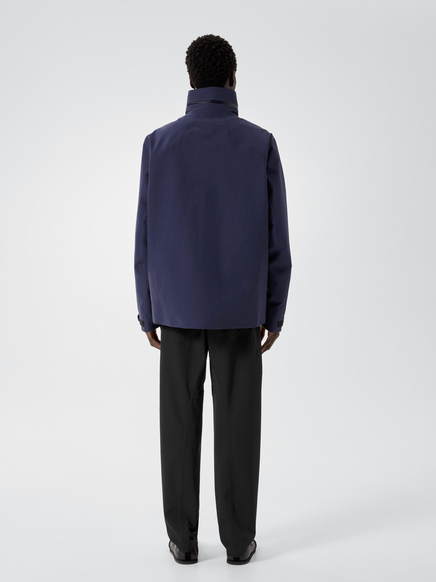 Product Image https://product.arcteryx.co.kr/images/products/686131/F25_X000009942_details_Field_Jacket_Passport_Back_View.jpg