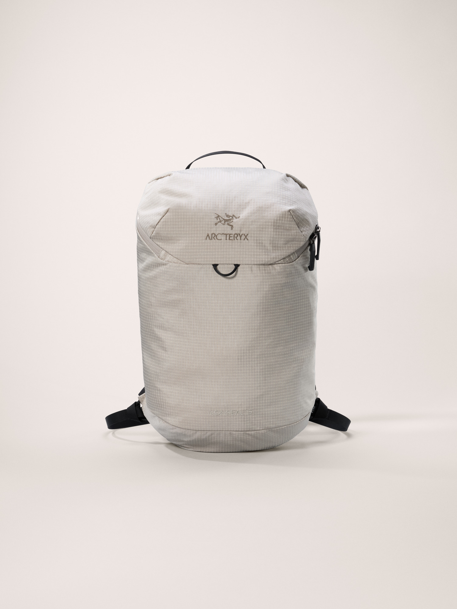 Product Image https://product.arcteryx.co.kr/images/products/686180/S26_X000009832_details_Konseal_15_Backpack_Rune_Front.jpg