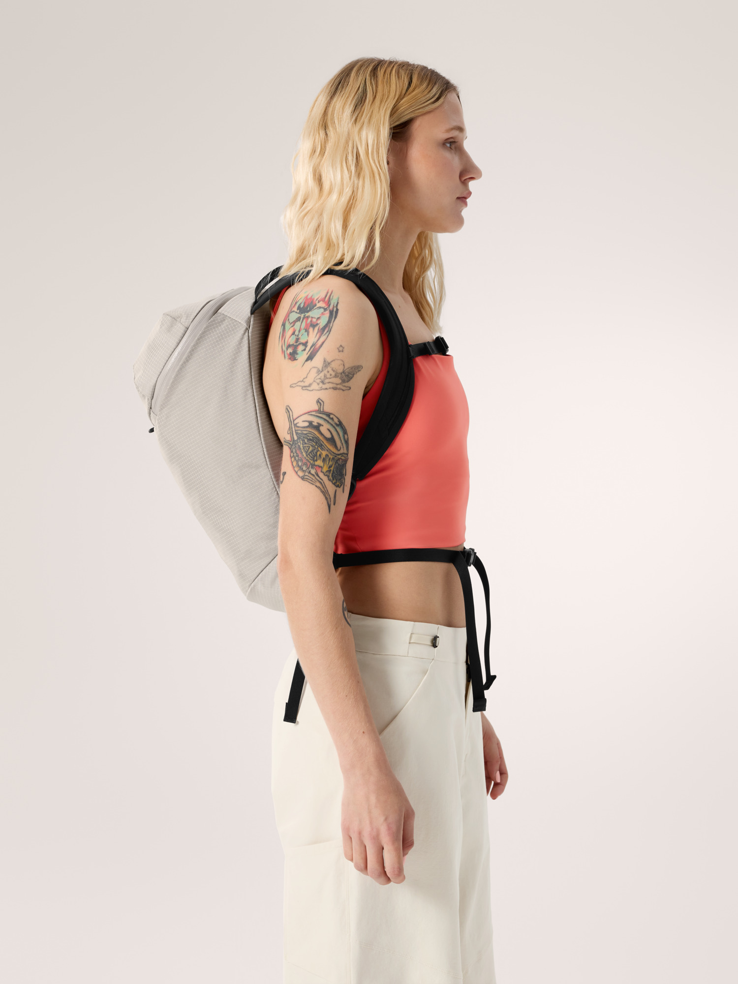 Product Image https://product.arcteryx.co.kr/images/products/686180/S26_X000009832_details_Konseal_15_Backpack_Rune_Side_View.jpg