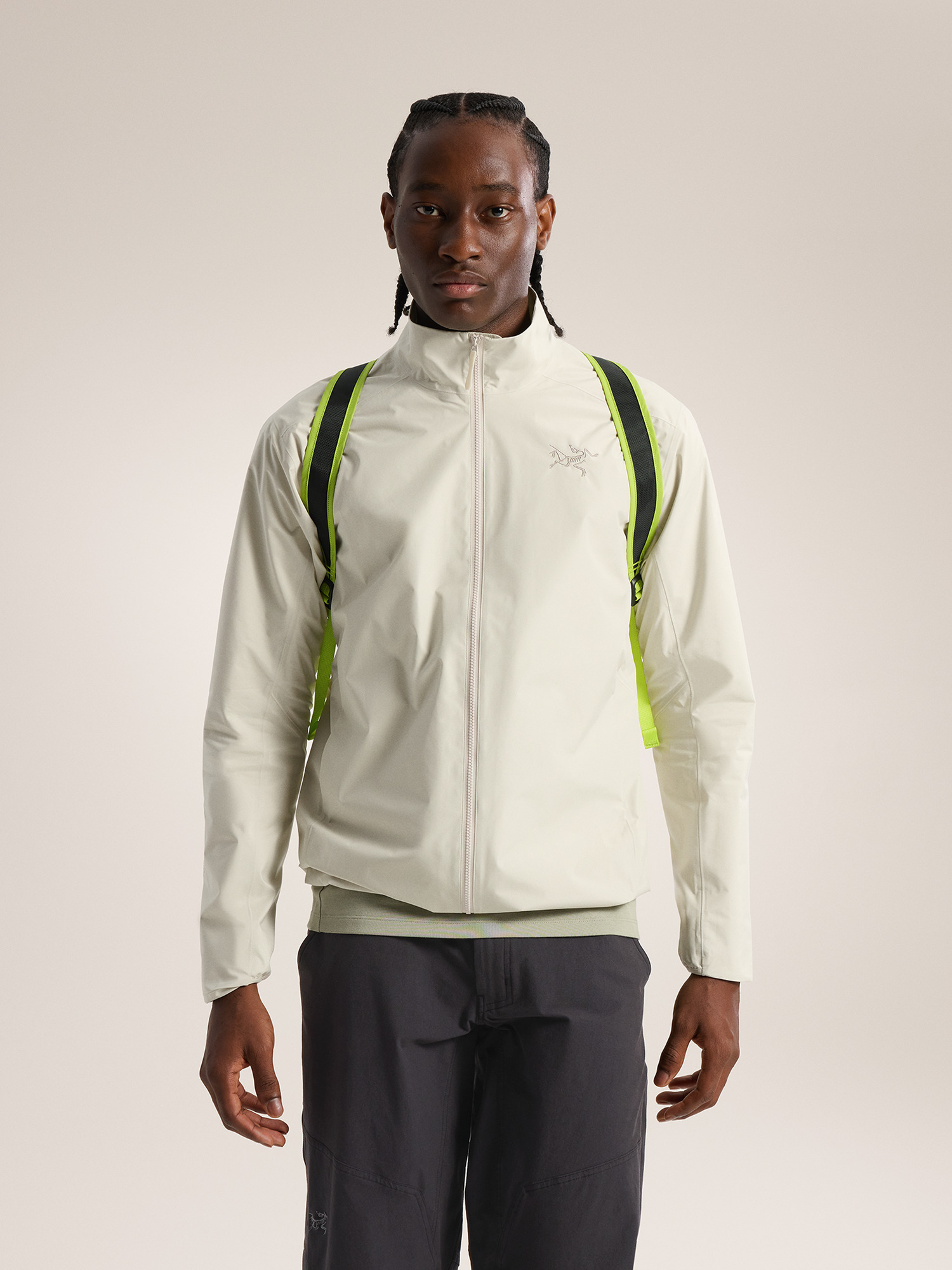 Product Image https://product.arcteryx.co.kr/images/products/686182/S26_X000010358_details_Heliad_15_Backpack_Mantis_Back_View.jpg