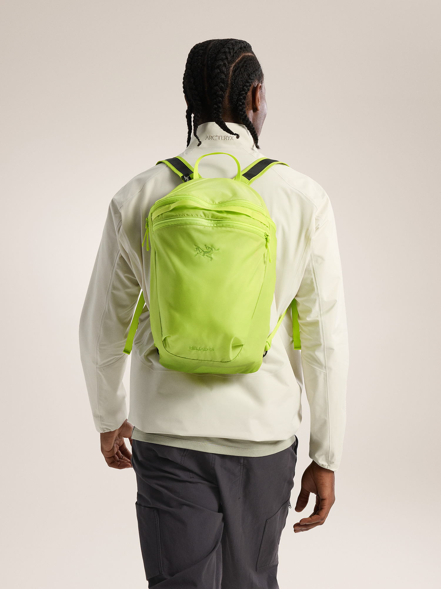 Product Image https://product.arcteryx.co.kr/images/products/686182/S26_X000010358_details_Heliad_15_Backpack_Mantis_Front_View.jpg