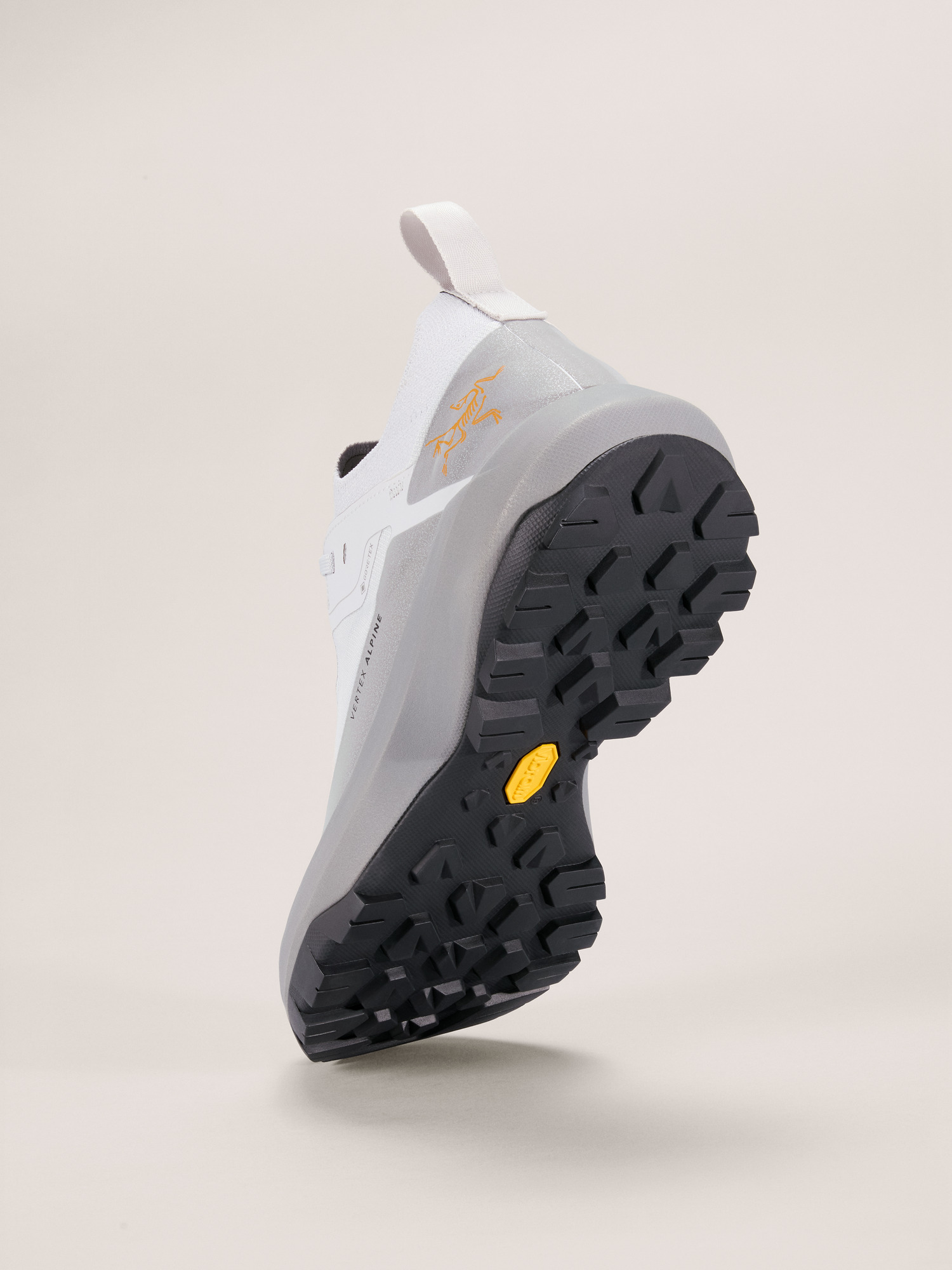 Product Image https://product.arcteryx.co.kr/images/products/686206/S26_X000009602_details_Vertex_Alpine_GTX_Shoe_Solitude_Void_Sole.jpg