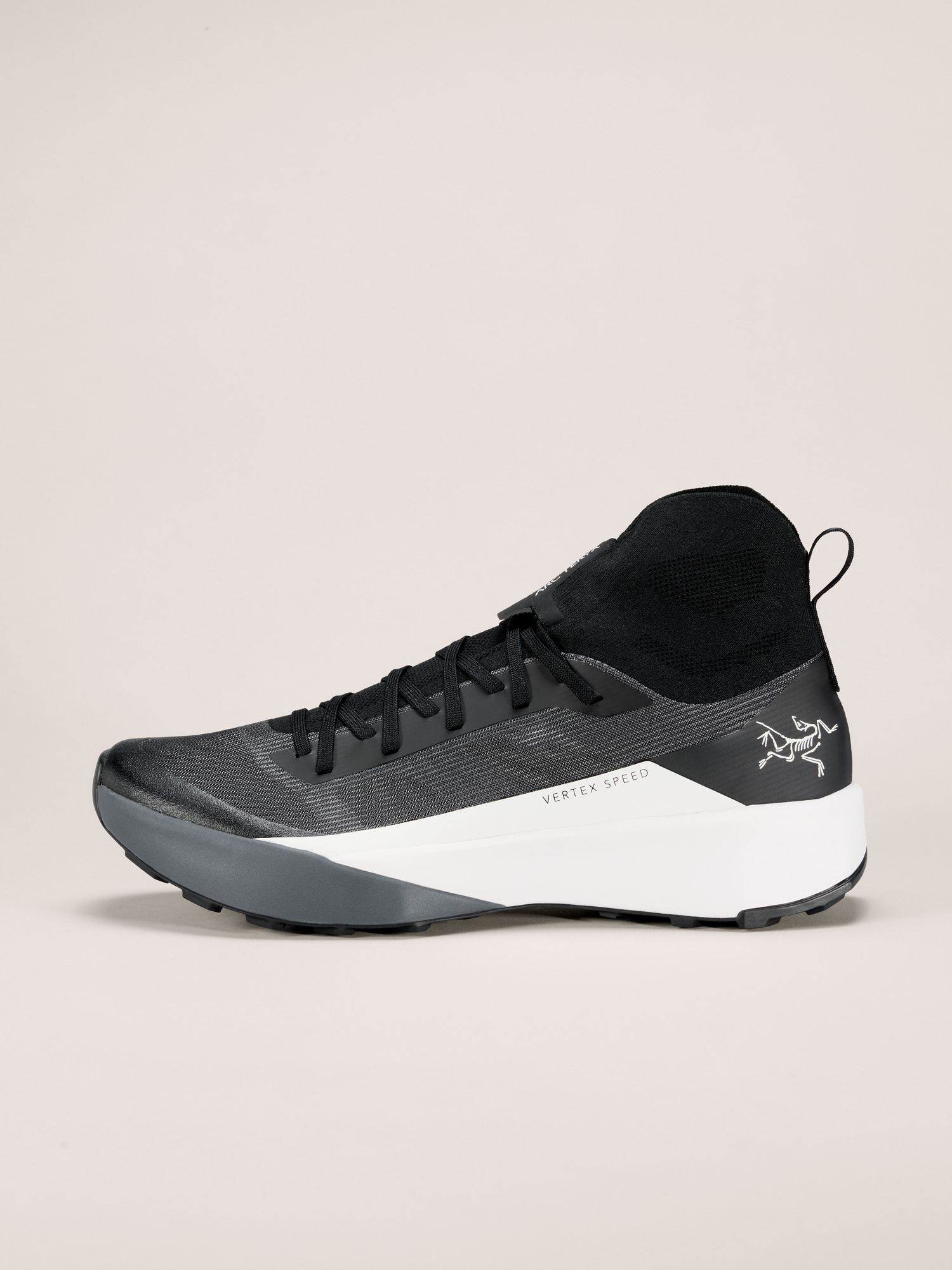 Product Image https://product.arcteryx.co.kr/images/products/686207/S26_X000009613_details_Vertex_Speed_Shoe_Black_Atmos_Profile.jpg