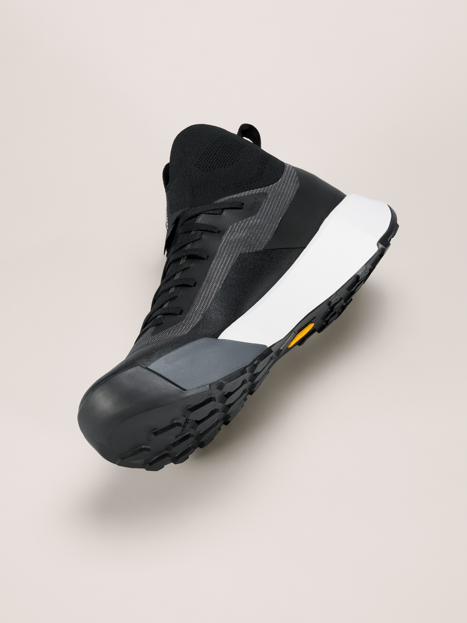 Product Image https://product.arcteryx.co.kr/images/products/686207/S26_X000009613_details_Vertex_Speed_Shoe_Black_Atmos_Side.jpg