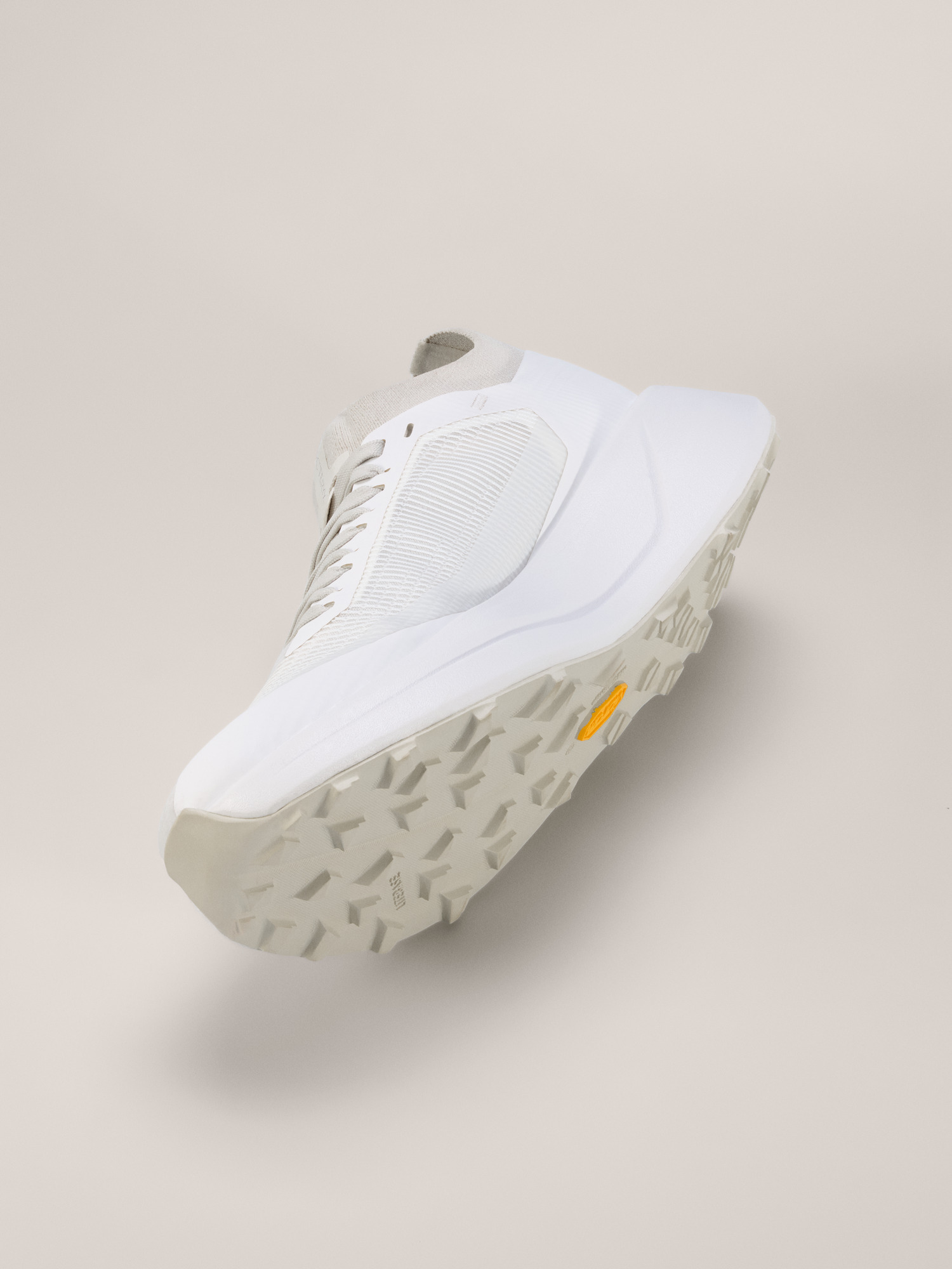 Product Image https://product.arcteryx.co.kr/images/products/686215/S26_X000010155_details_Sylan_2_Shoe_Atmos_Atmos_Side.jpg