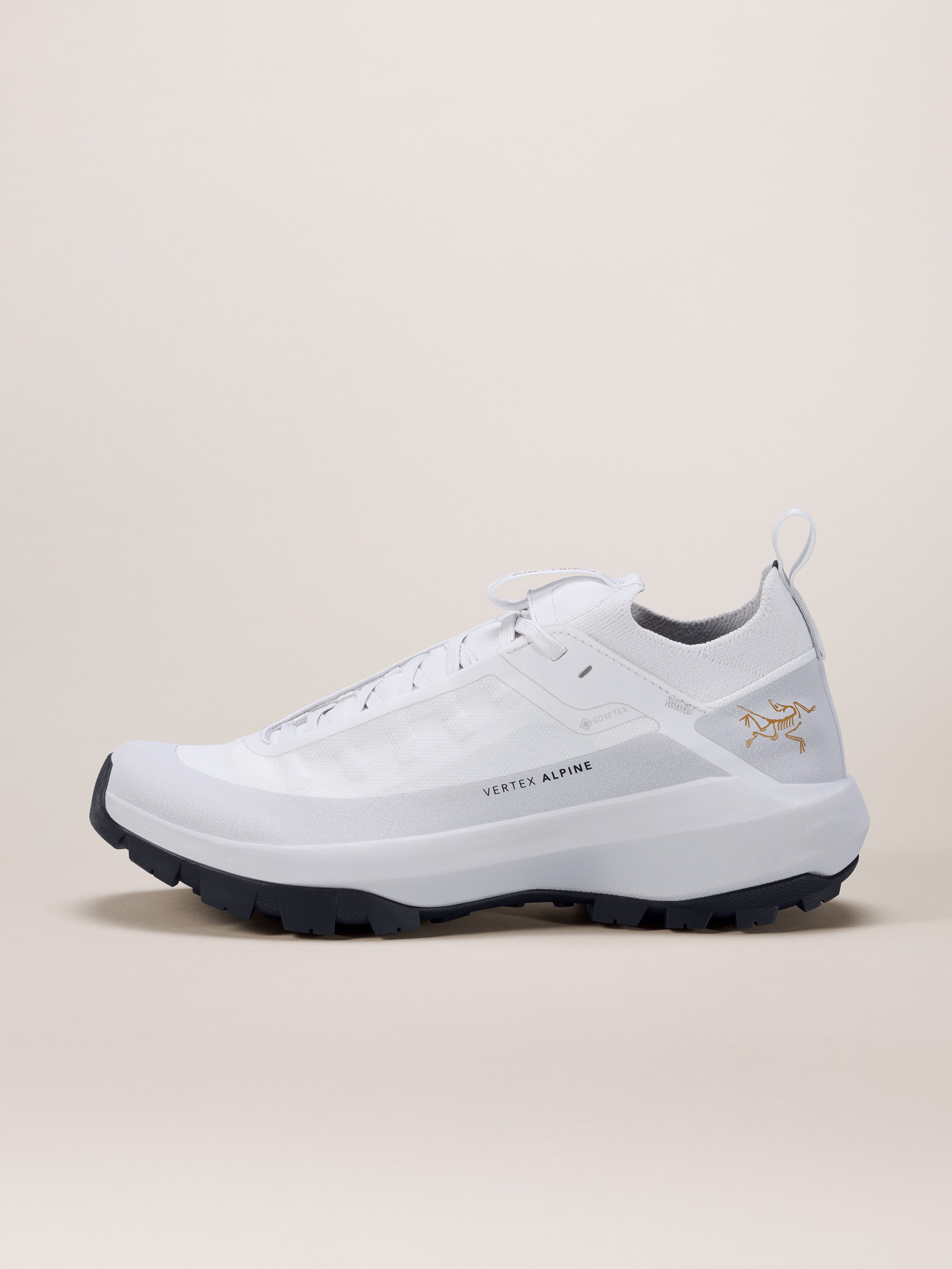 Product Image https://product.arcteryx.co.kr/images/products/686221/S26_X000009603_details_Vertex_Alpine_GTX_Shoe_Atmos_Solitude_Women_s_Profile.jpg