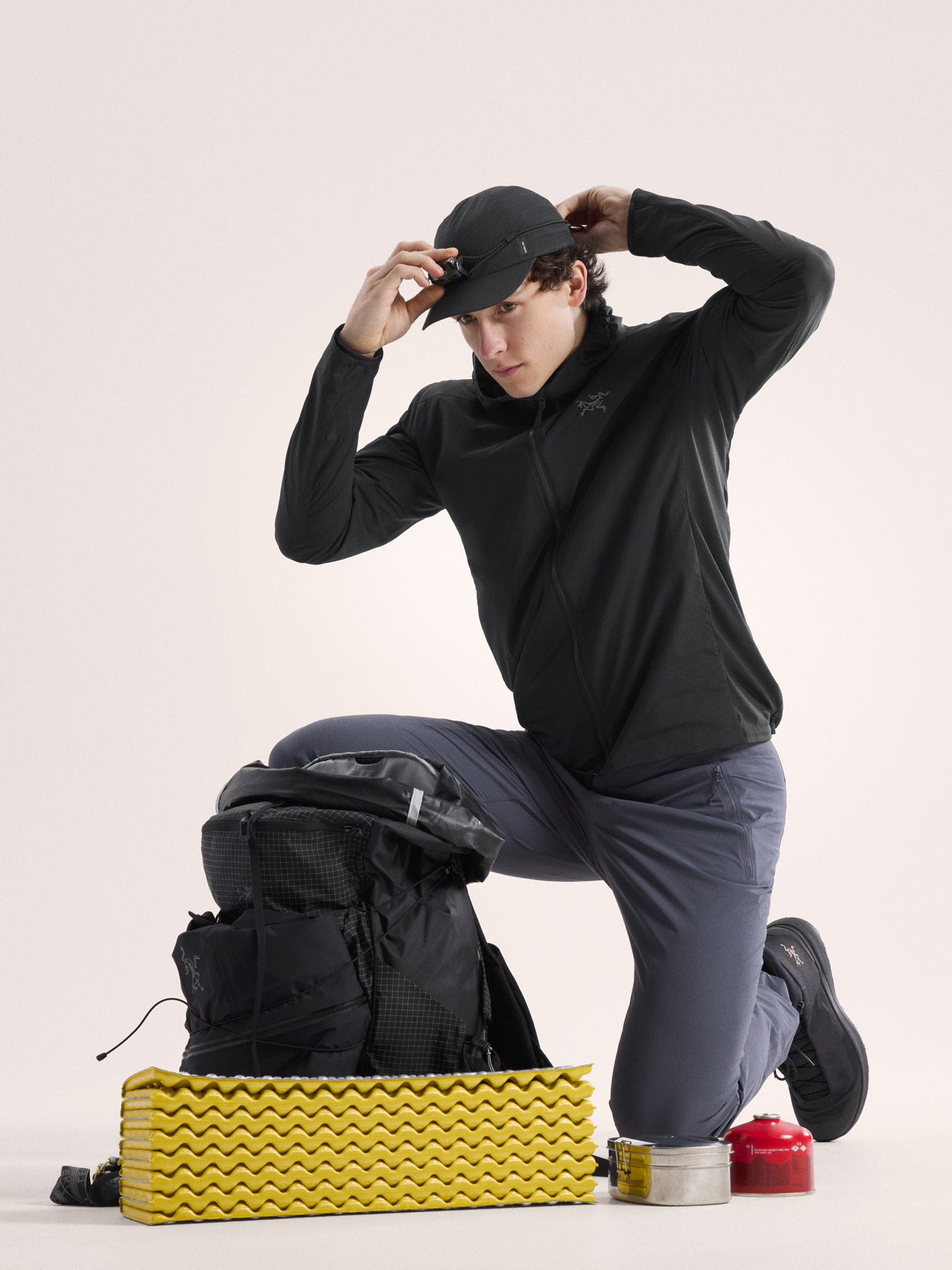Product Image https://product.arcteryx.co.kr/images/products/686244/S26_X000009560_details_Atom_SL_Hoody_Black_Full_Body.jpg