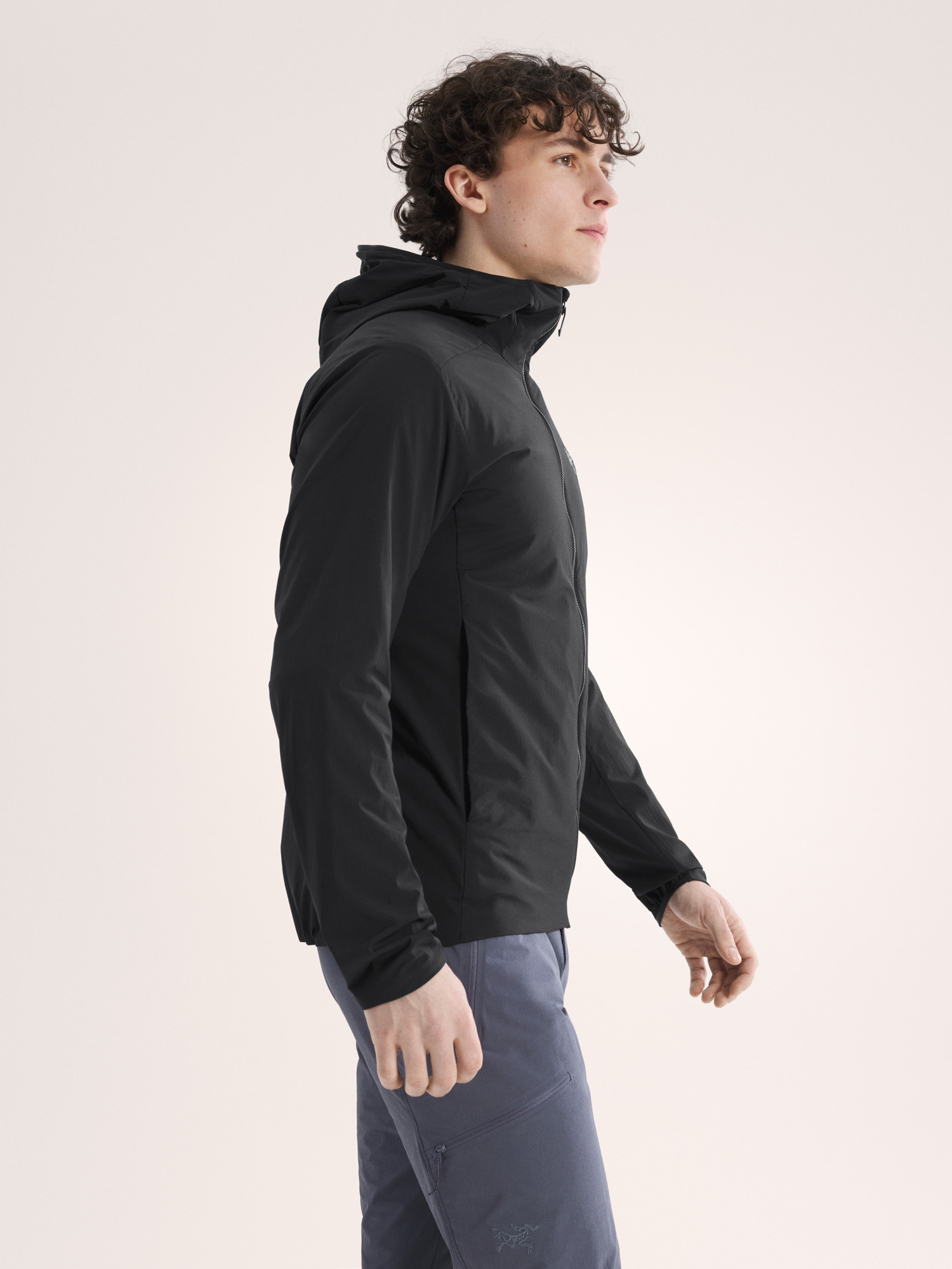 Product Image https://product.arcteryx.co.kr/images/products/686244/S26_X000009560_details_Atom_SL_Hoody_Black_Side_View.jpg