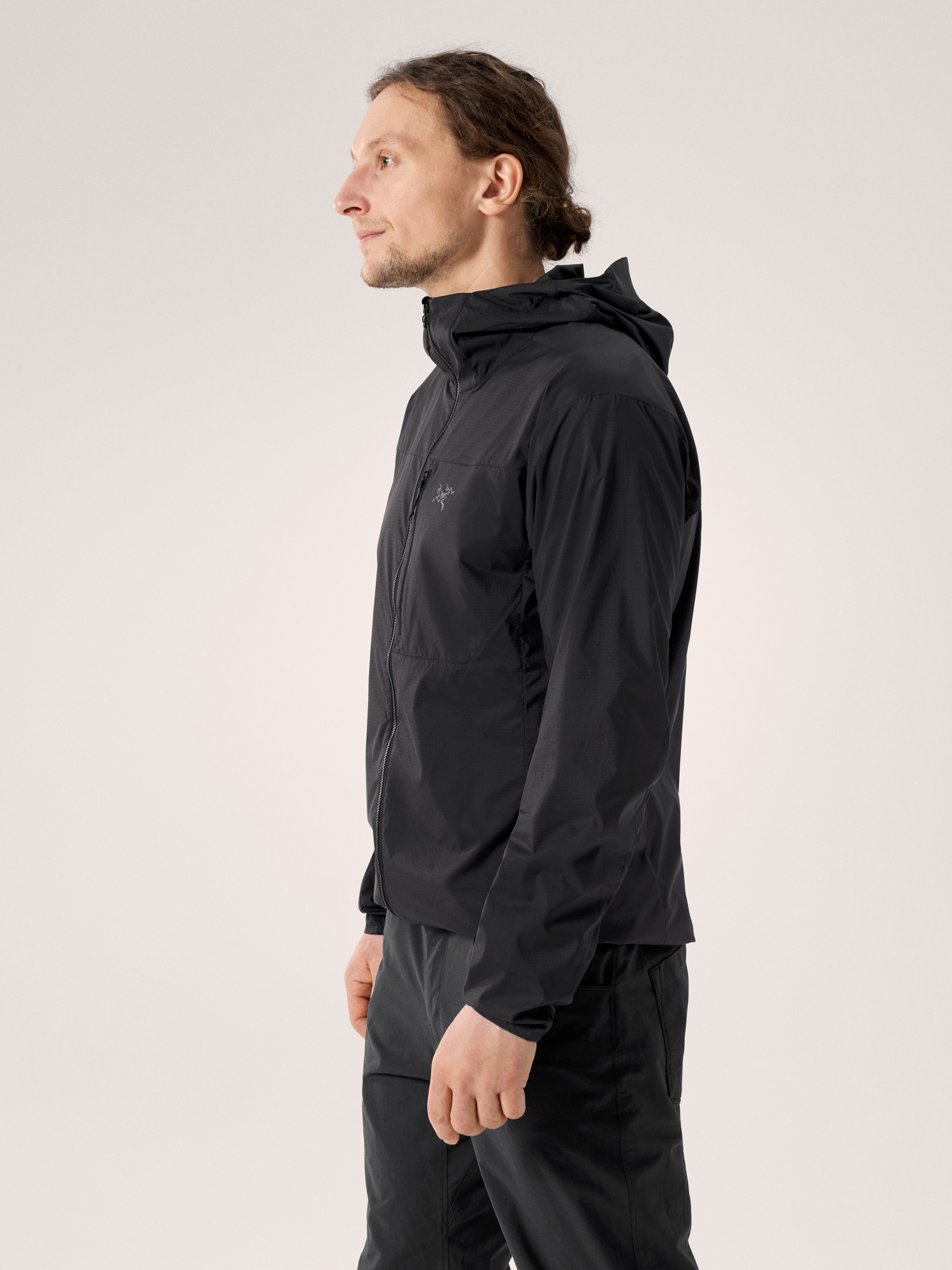 Product Image https://product.arcteryx.co.kr/images/products/686259/S26_X000010276_details_Squamish_Hoody_Black_Side_View.jpg