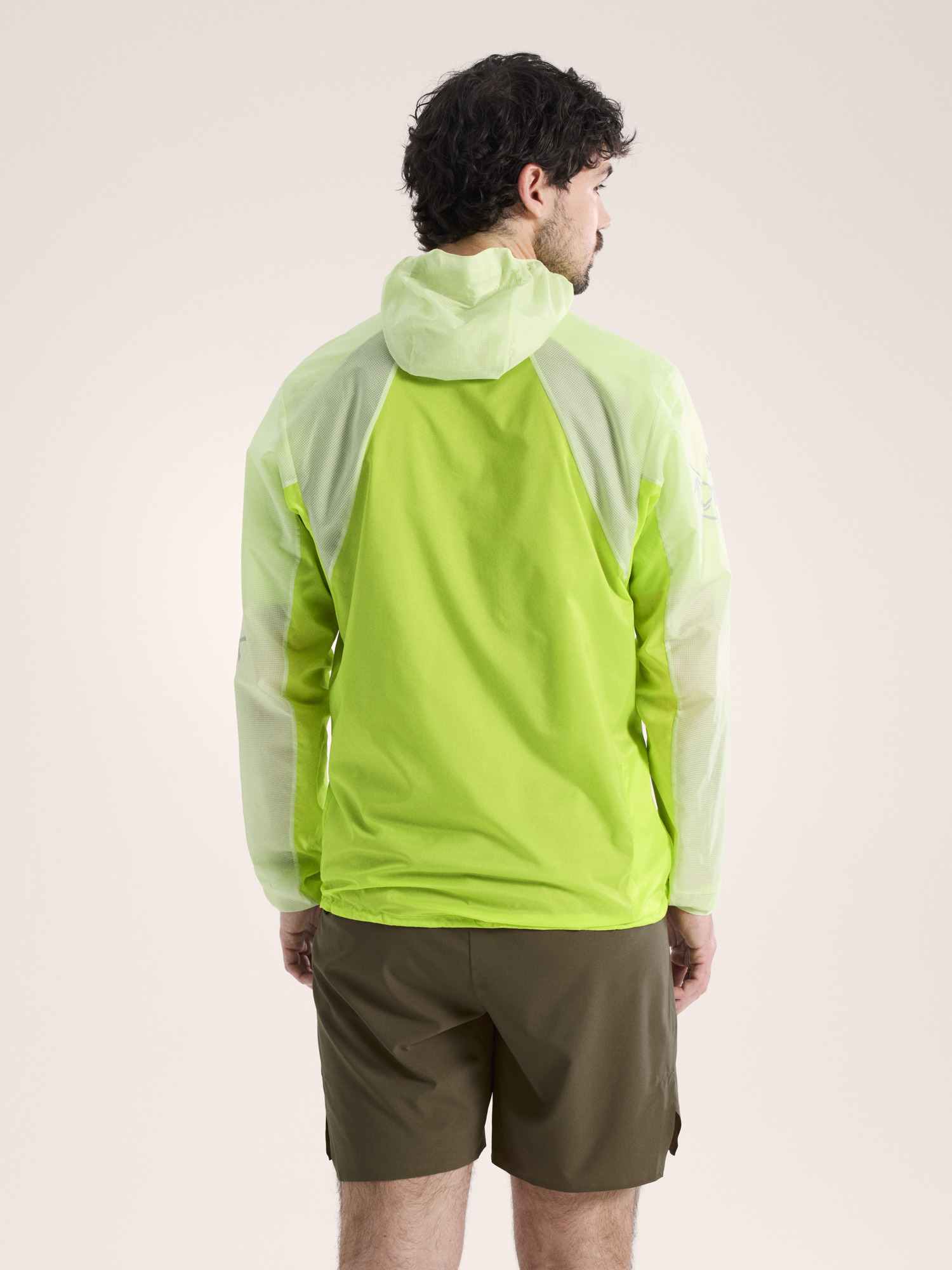 Product Image https://product.arcteryx.co.kr/images/products/686263/S26_X000010354_details_Norvan_Windshell_Hoody_Shincha_Mantis_Back_View.jpg