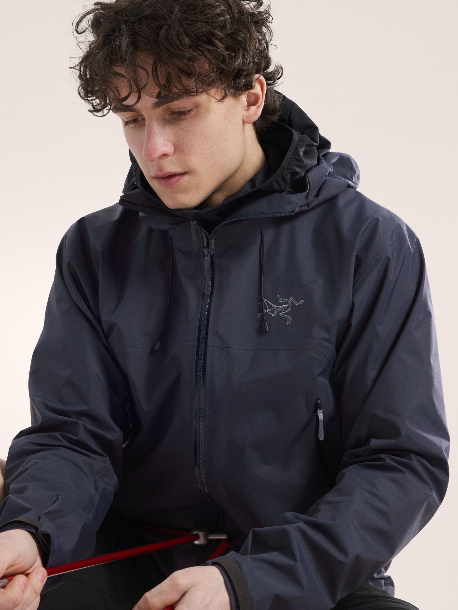 Product Image https://product.arcteryx.co.kr/images/products/686267/S26_X000010552_details_Beta_SL_Jacket_Black_Sapphire_Hover.jpg