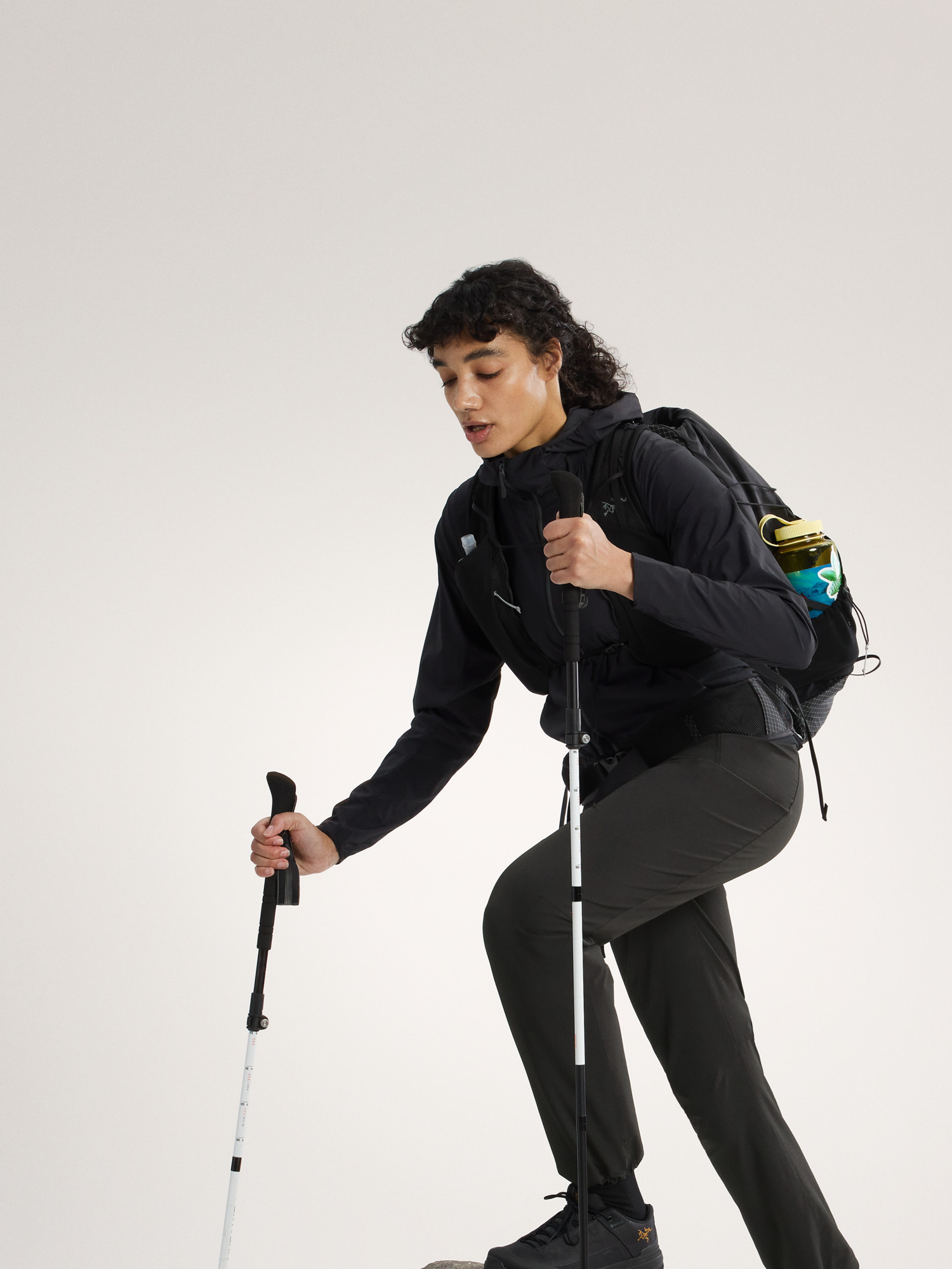 Product Image https://product.arcteryx.co.kr/images/products/686282/S26_X000009511_details_Atom_SL_Hoody_Black_Women_s_Full_Body.jpg
