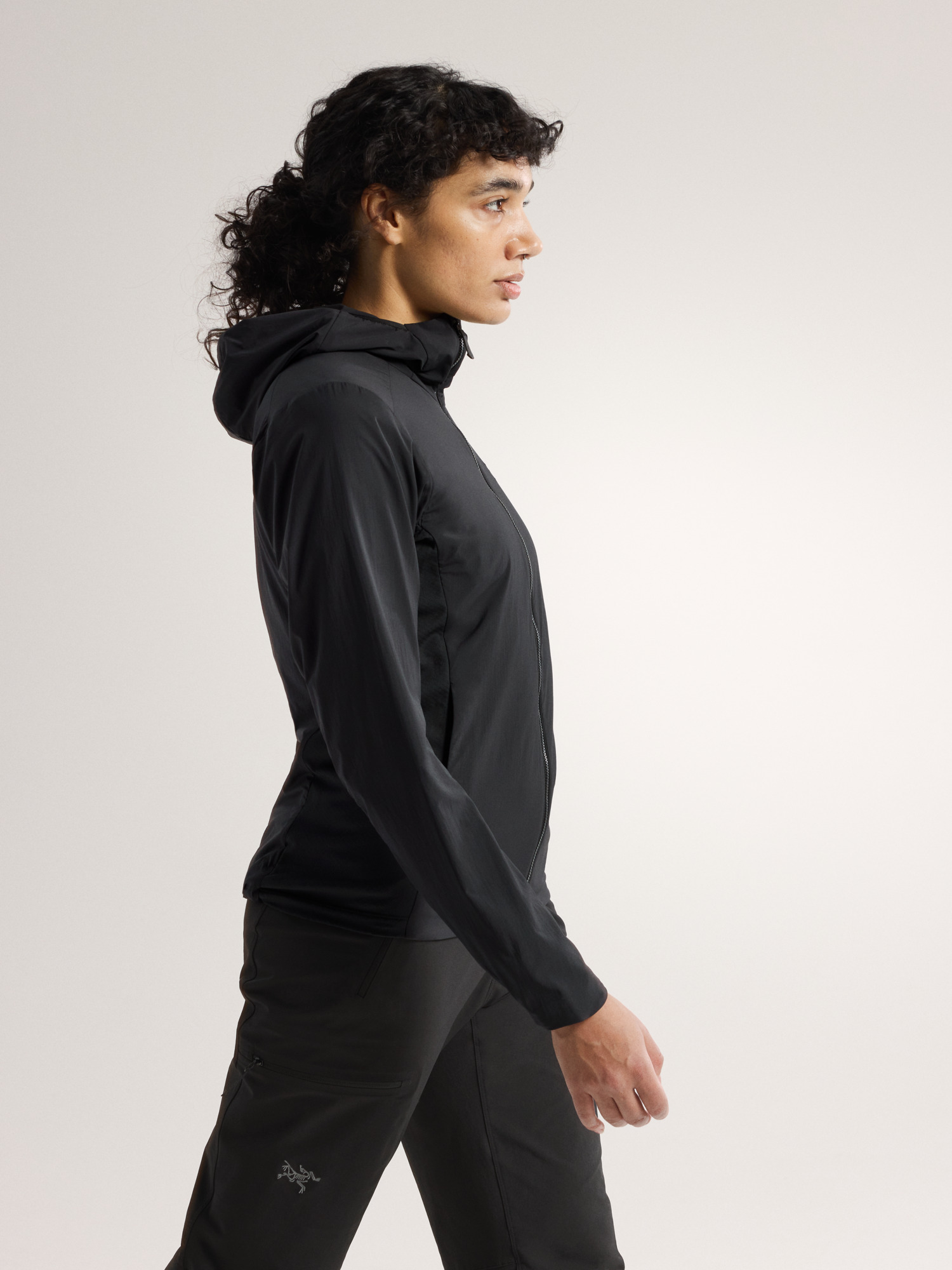Product Image https://product.arcteryx.co.kr/images/products/686282/S26_X000009511_details_Atom_SL_Hoody_Black_Women_s_Side_View.jpg