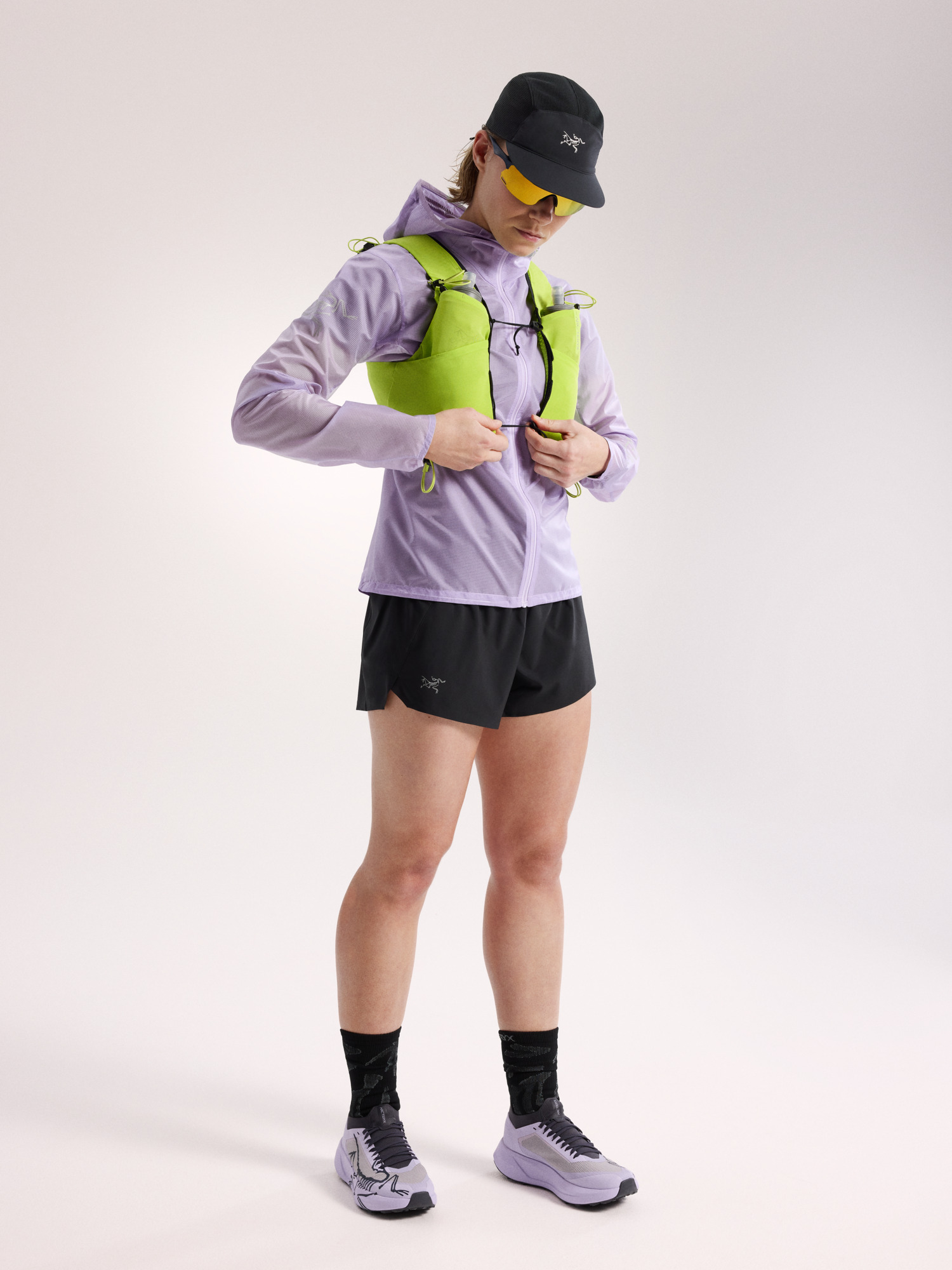 Product Image https://product.arcteryx.co.kr/images/products/686293/S26_X000010267_details_Norvan_Windshell_Hoody_Mallow_Women_s_Full_Body.jpg