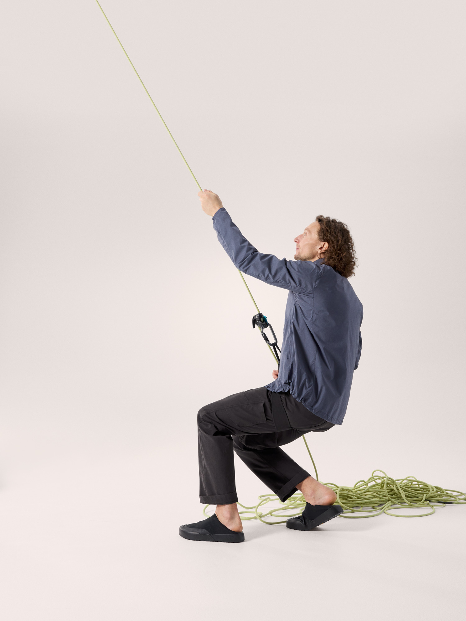 Product Image https://product.arcteryx.co.kr/images/products/686308/S26_X000009316_details_Cronin_Cotton_Pant_Black_Full_Body.jpg