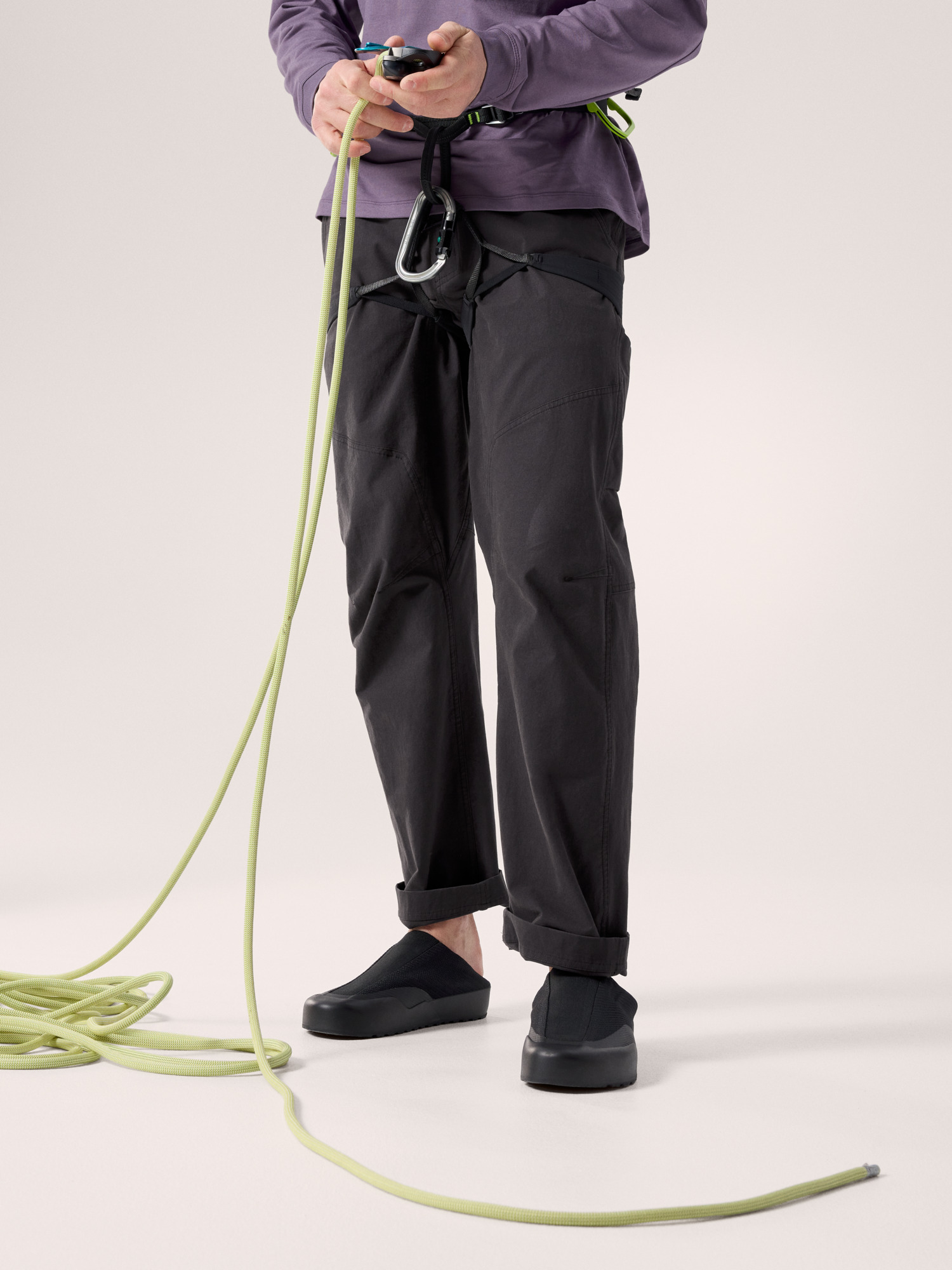 Product Image https://product.arcteryx.co.kr/images/products/686308/S26_X000009316_details_Cronin_Cotton_Pant_Black_Hover.jpg