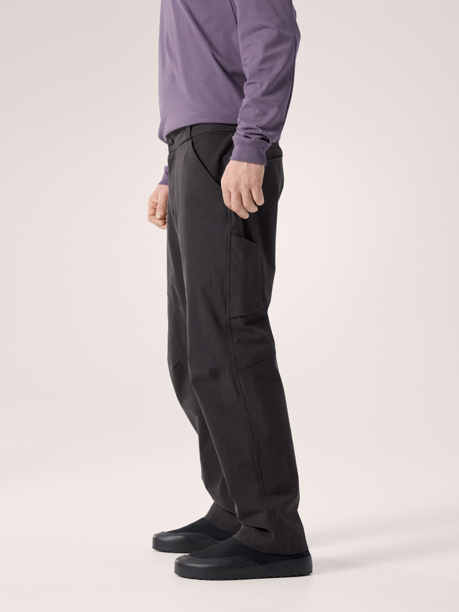 Product Image https://product.arcteryx.co.kr/images/products/686308/S26_X000009316_details_Cronin_Cotton_Pant_Black_Side_View.jpg