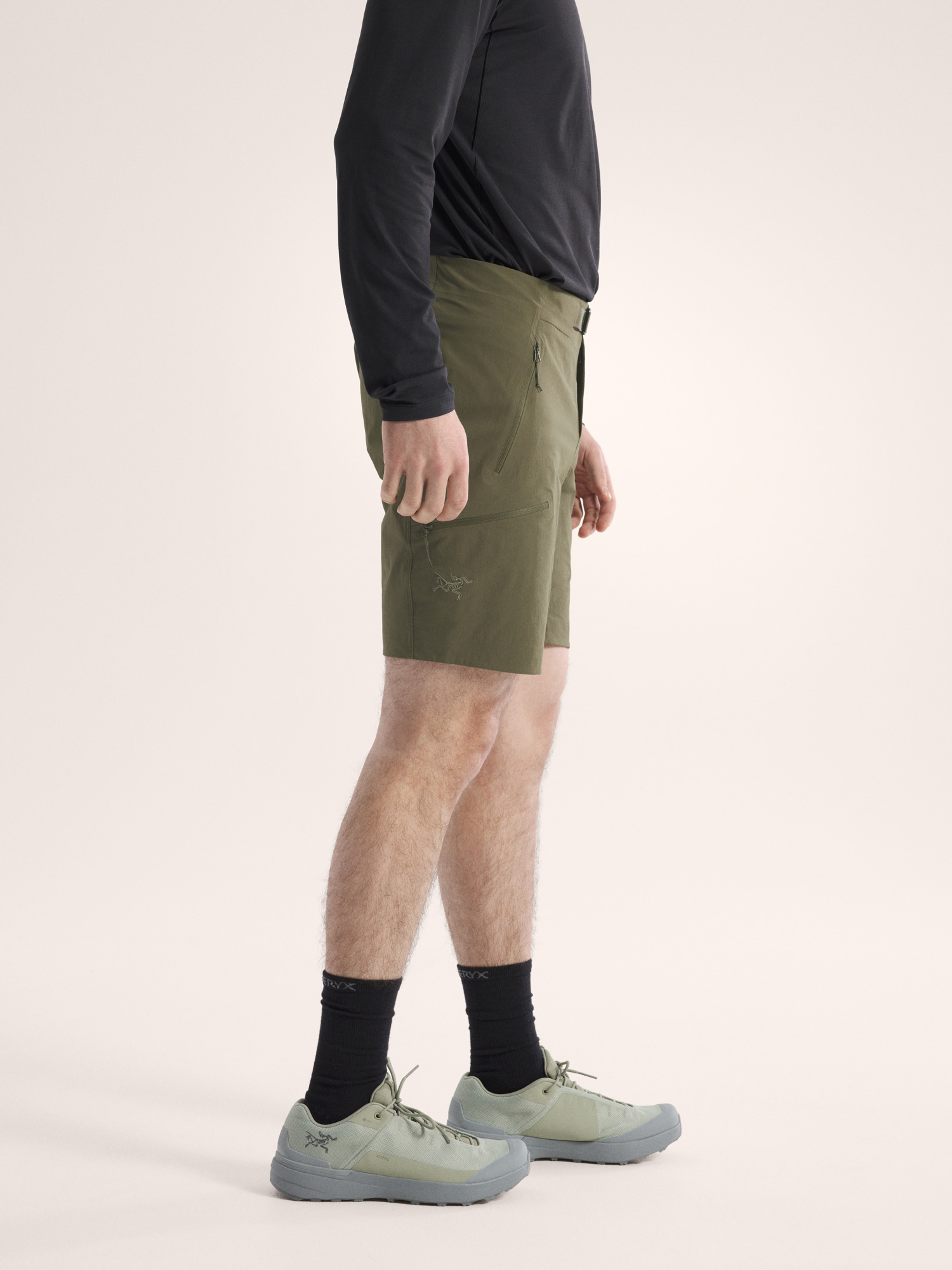 Product Image https://product.arcteryx.co.kr/images/products/686312/S26_X000009531_details_Gamma_SL_Short_9_Tatsu_Side_View.jpg