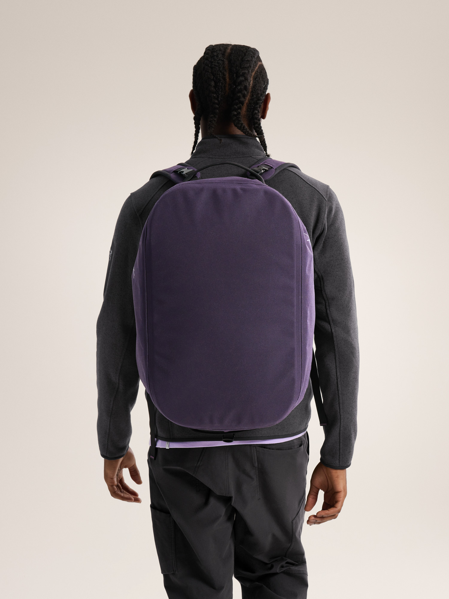 Product Image https://product.arcteryx.co.kr/images/products/686427/S26_X000007469_details_Carrier_40_Duffle_Moondrop_Front_View.jpg